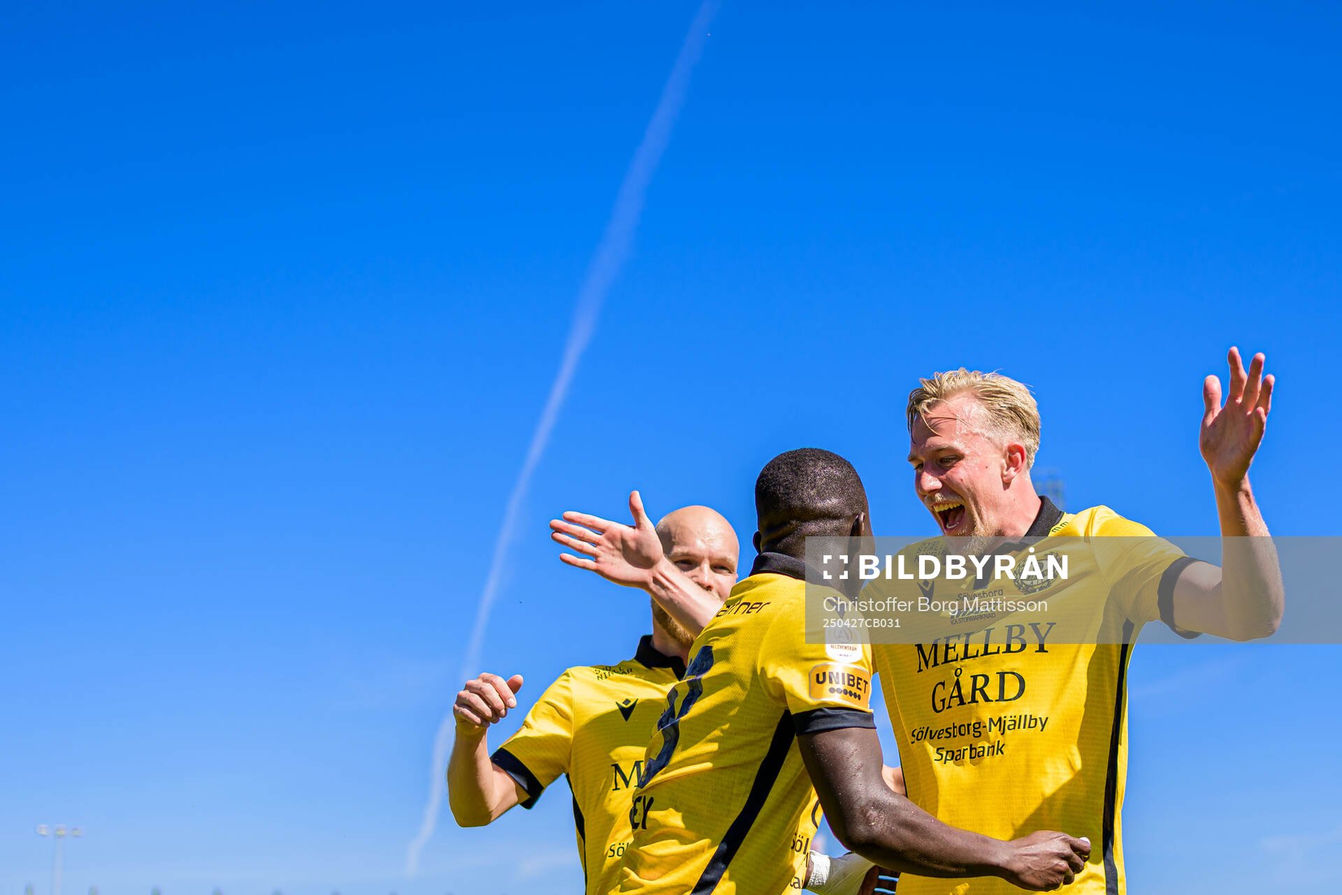 Mjällbys Abdoulie Manneh och Herman Johansson jublar