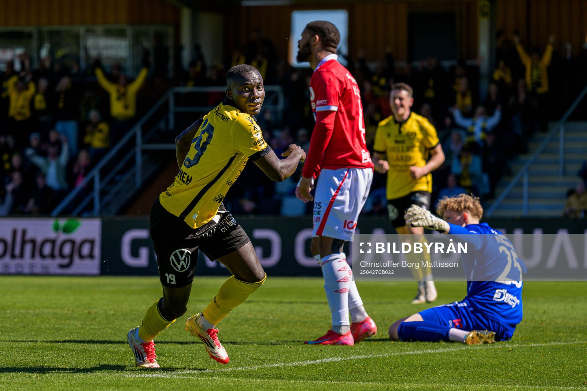 Mjällbys Abdoulie Manneh jublar