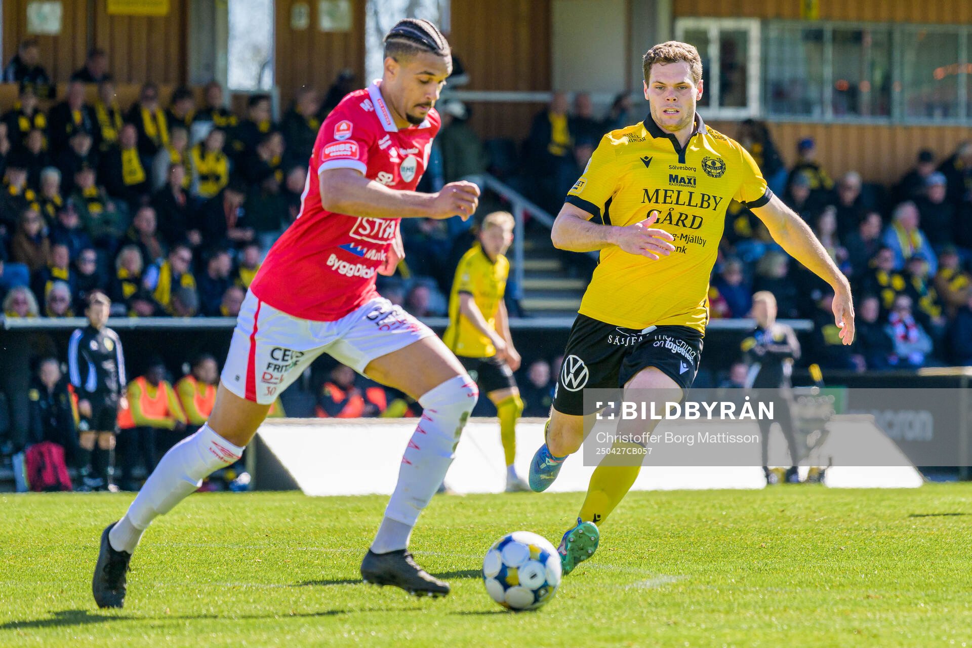 Degerfors Bernardo Gil Coutinho Morgado och Mjällbys Jacob