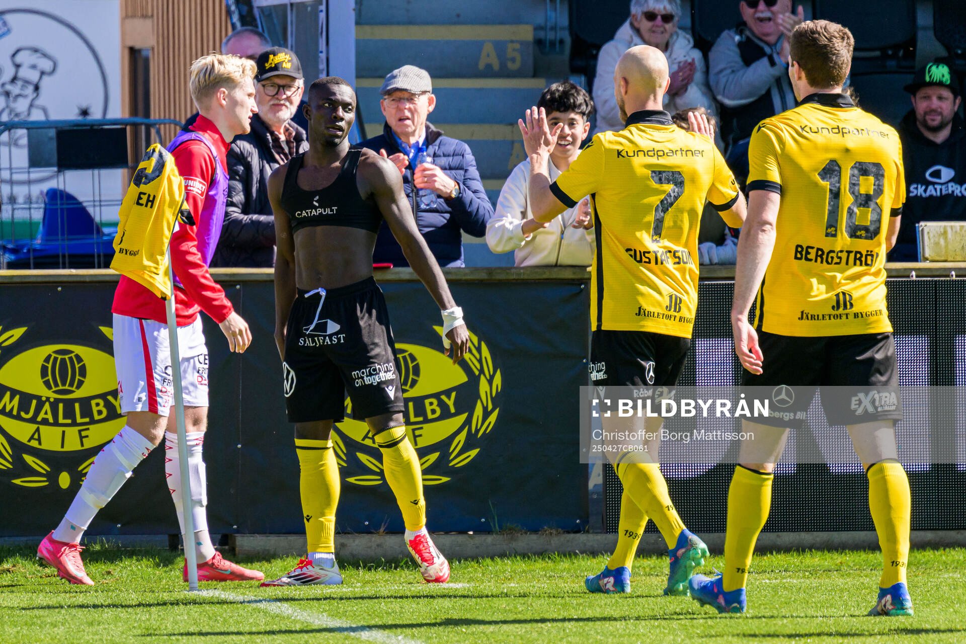 Mjällbys Abdoulie Manneh jublar