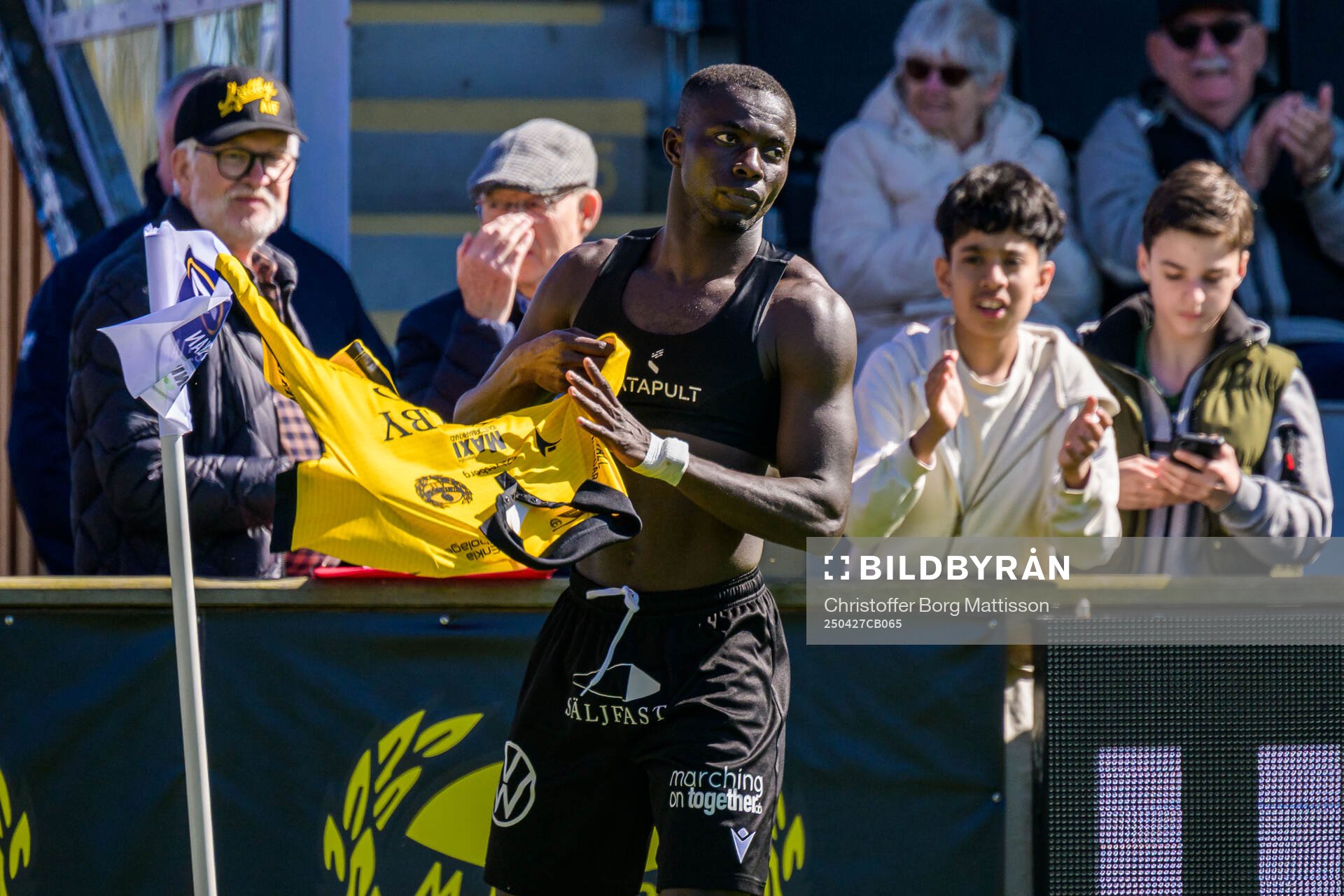 Mjällbys Abdoulie Manneh jublar