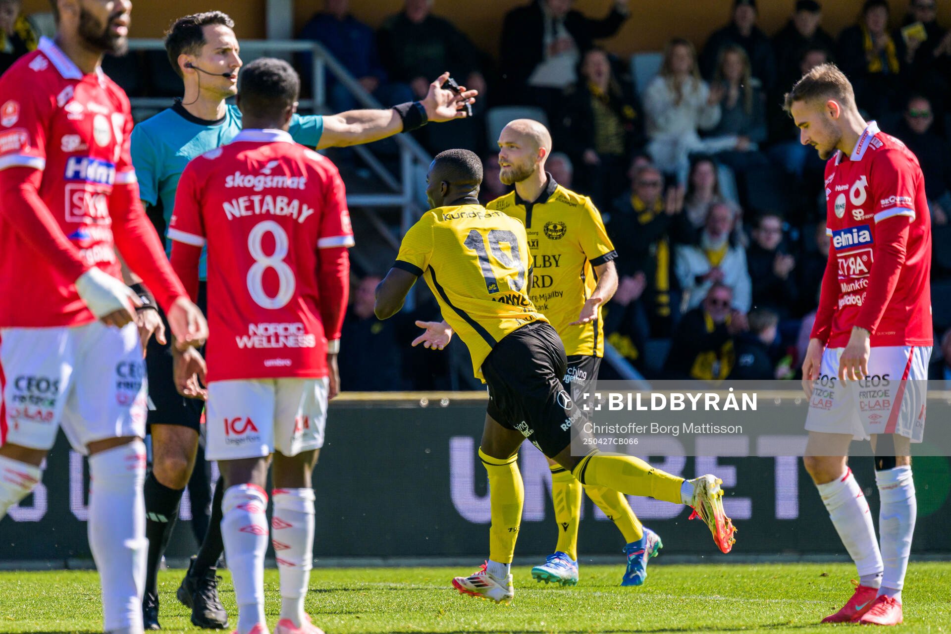 Mjällbys Abdoulie Manneh jublar