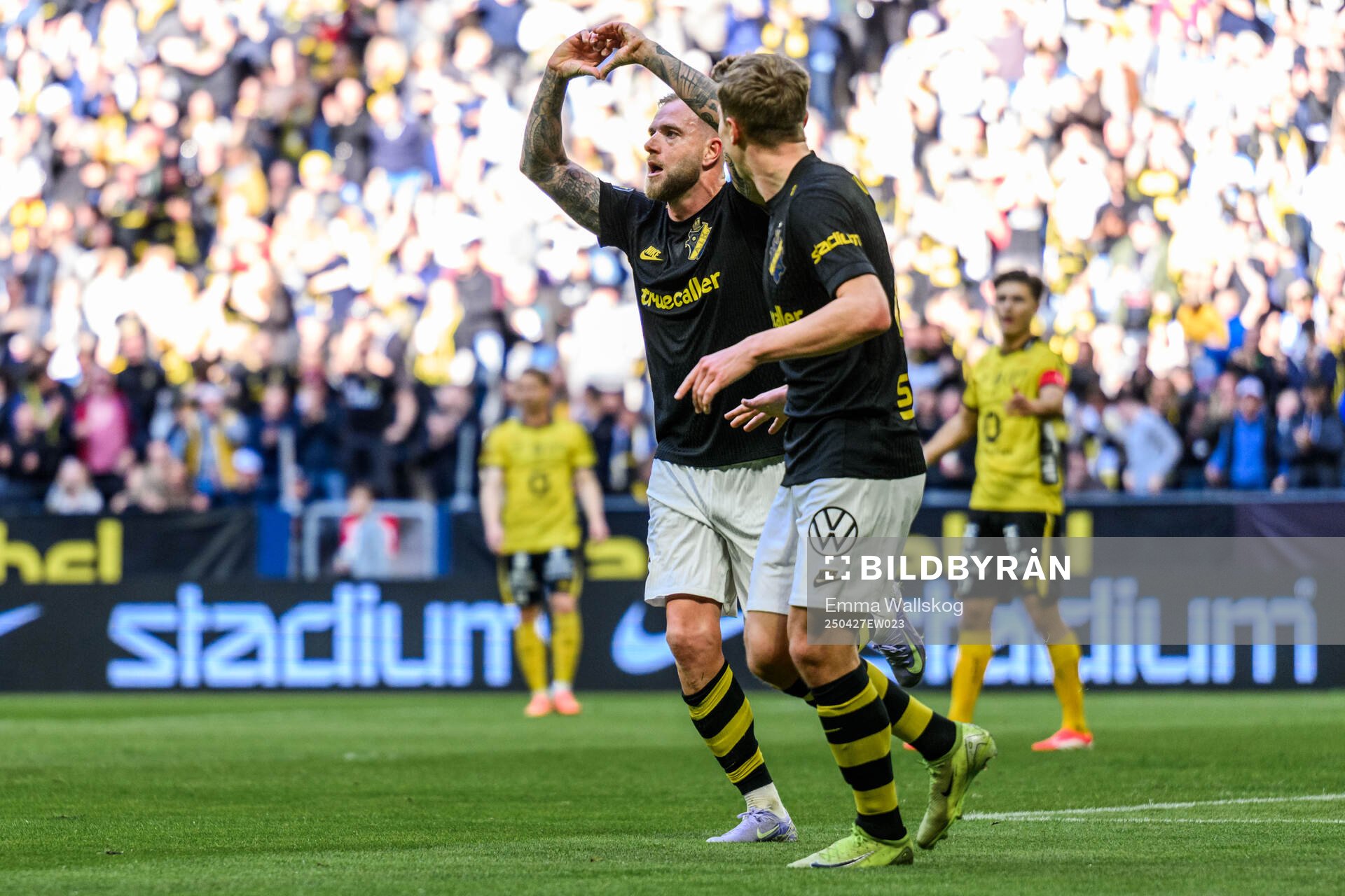AIKs John Guidetti och Johan Hove jublar