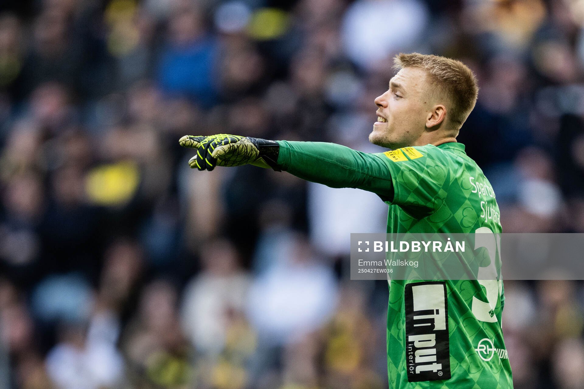 Elfsborgs målvakt Isak Pettersson under fotbollsmatchen i Allsvenskan mellan AIK och Elfsborg den 27 april 2025 i Stockholm. 