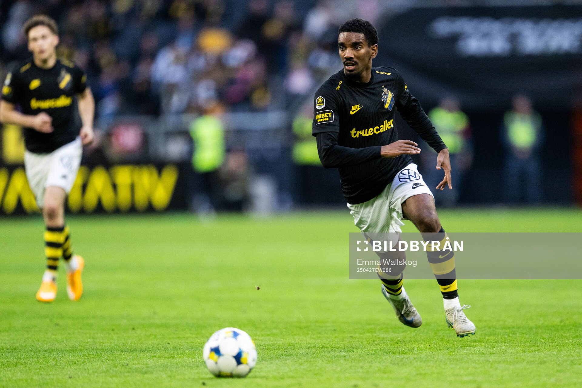 AIKs Alexander Fesshaie Beraki under fotbollsmatchen i Allsvenskan mellan AIK och Elfsborg den 27 april 2025 i Stockholm. 