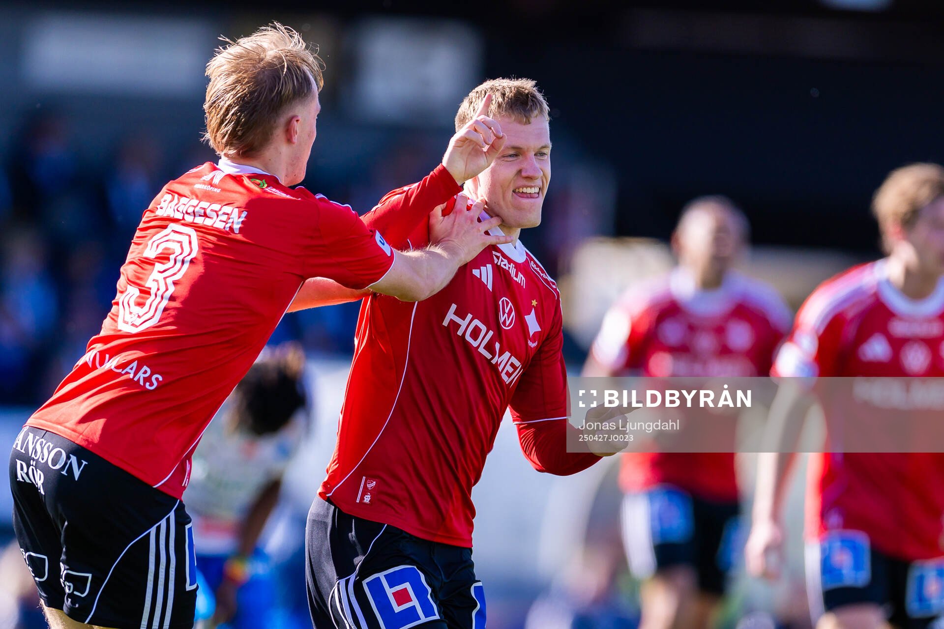 IFK Norrköpings Sebastian Vinther Jørgensen jublar efter sitt 0-2 mål under fotbollsmatchen i Allsvenskan mellan Värnamo och IFK Norrköping den 27 april 2025 i Värnamo.