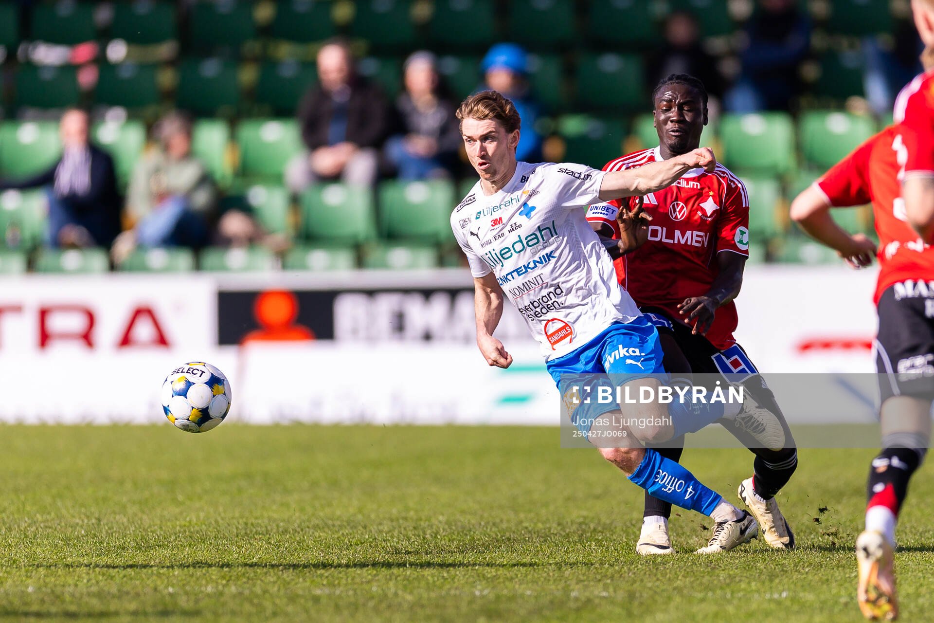 Värnamos Carl Johansson och IFK Norrköpings Kojo Peprah
