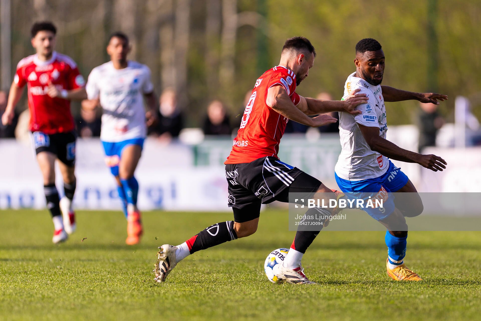 IFK Norrköpings Arnor Traustason och Värnamos Johnbosco