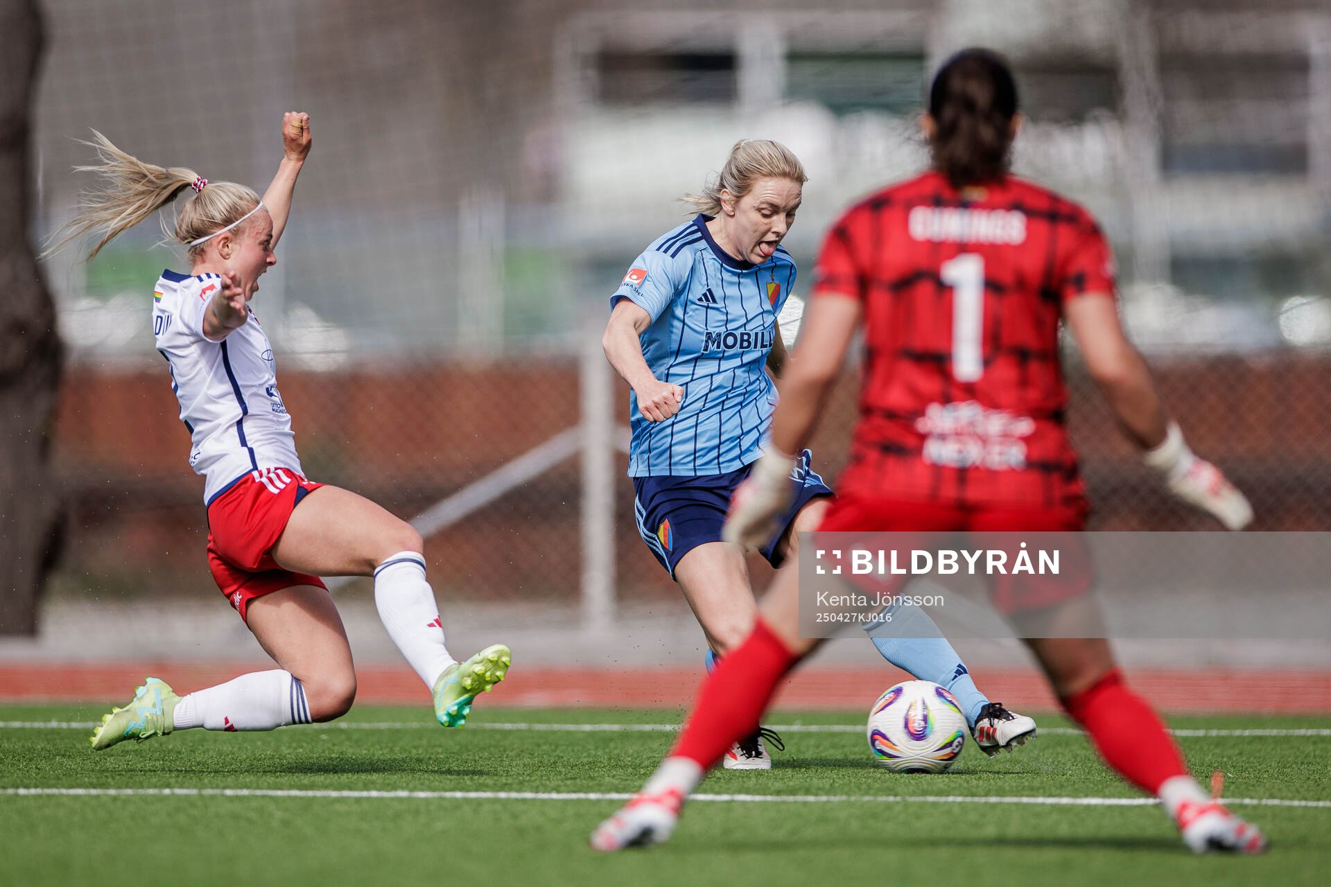 Rosengårds Emilie Woldvik och Djurgårdens Mimmi Larsson