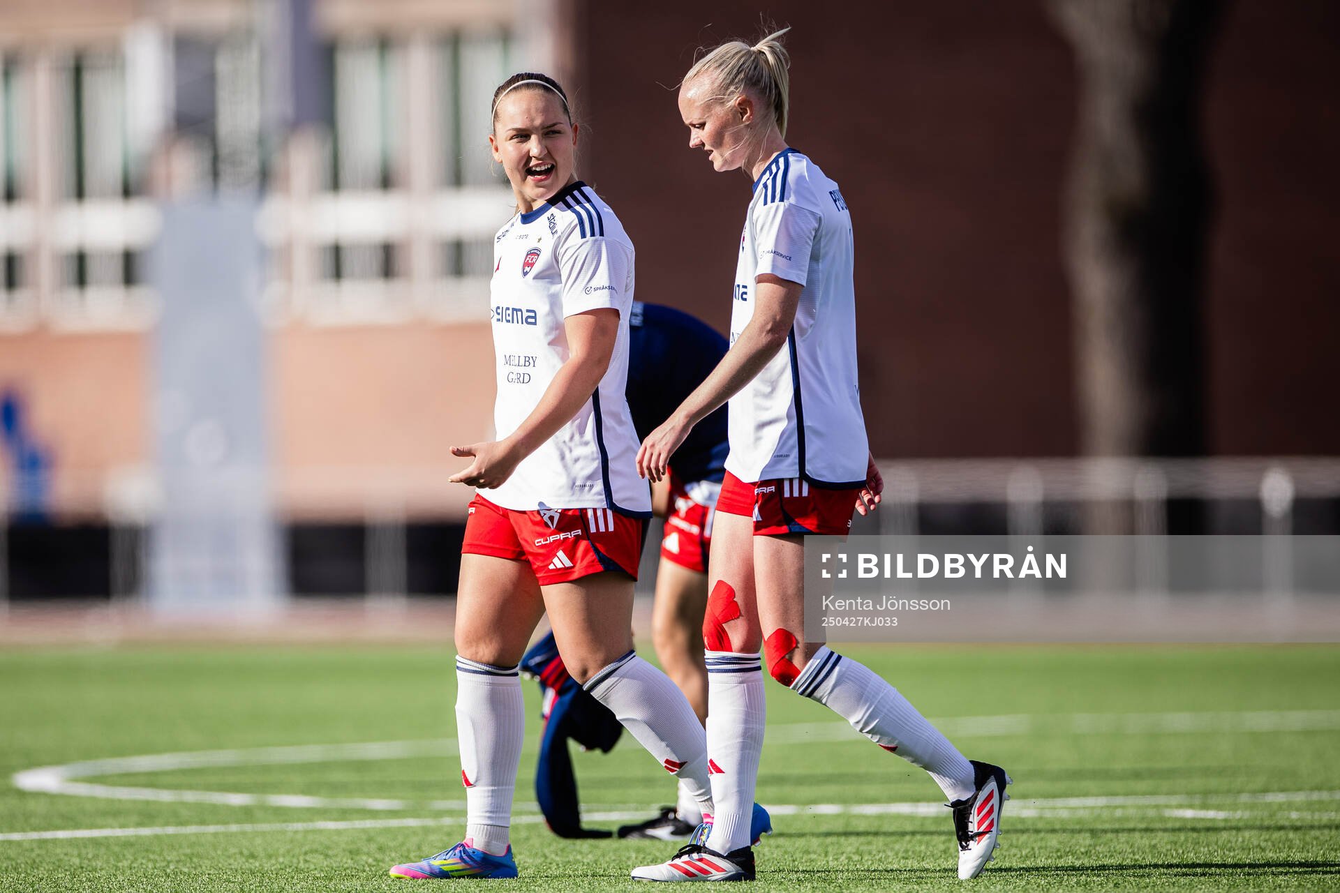 Rosengårds Maja Johansson och Emma Pennsäter deppar