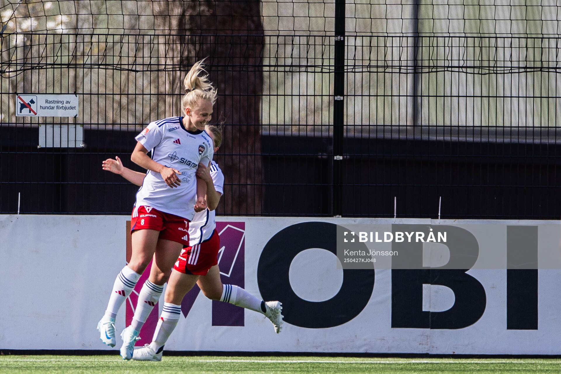 Rosengårds Molly Johansson jublar