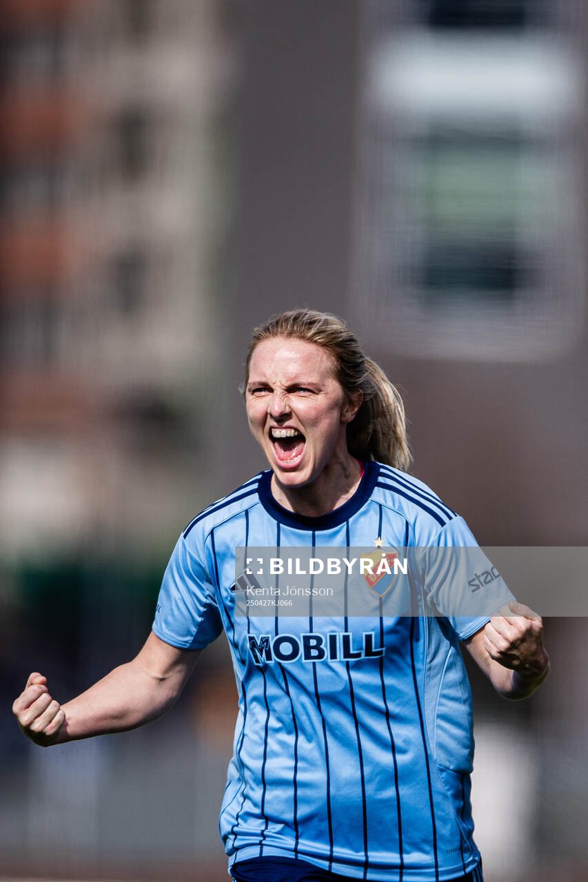 Djurgårdens Mimmi Larsson jublar efter 2-2 under fotbollsmatchen i Damallsvenskan mellan Djurgården och Rosengård den 27 april 2025 i Stockholm. 