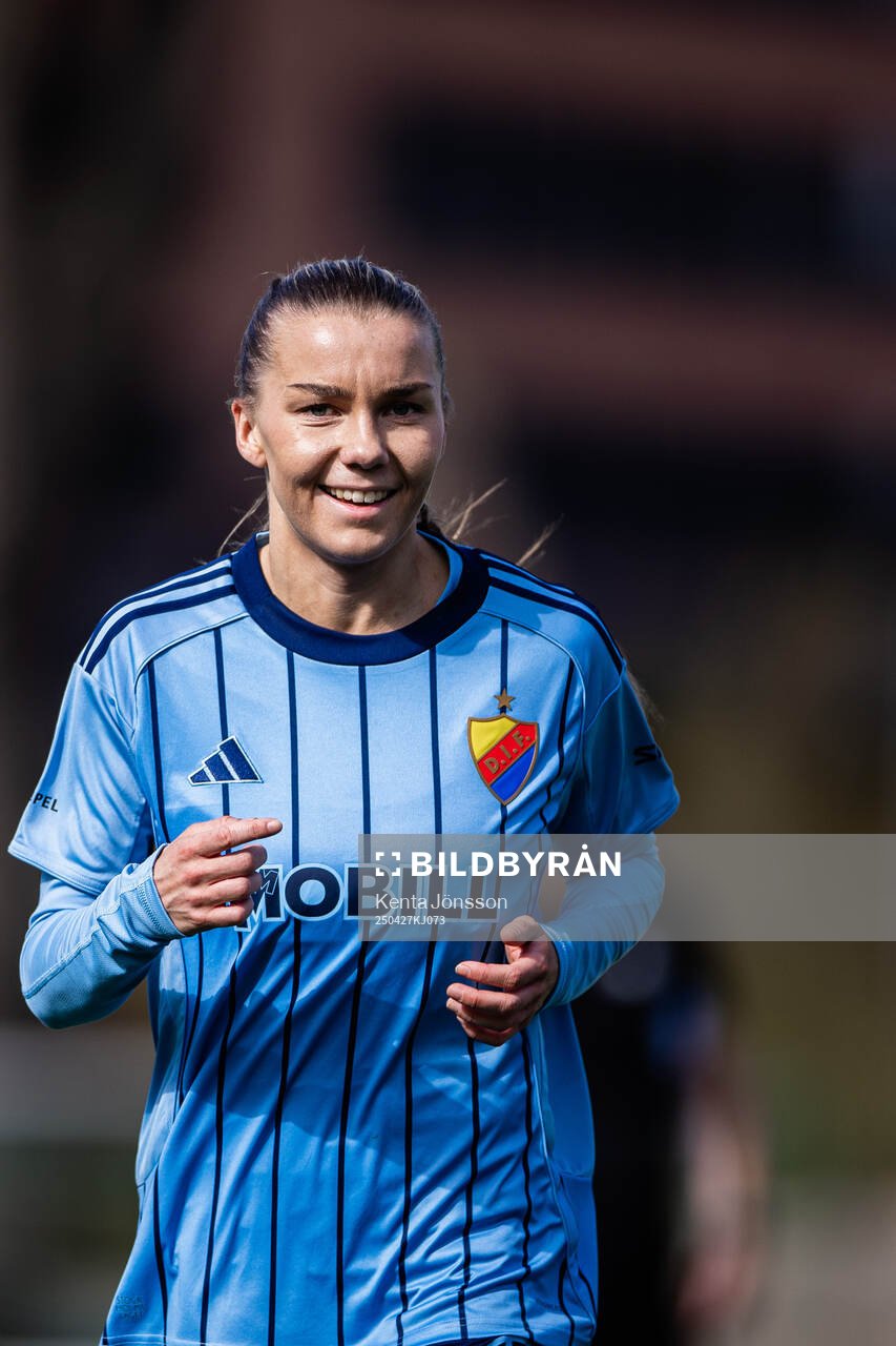 Djurgårdens Ebba Hed under fotbollsmatchen i Damallsvenskan mellan Djurgården och Rosengård den 27 april 2025 i Stockholm. 