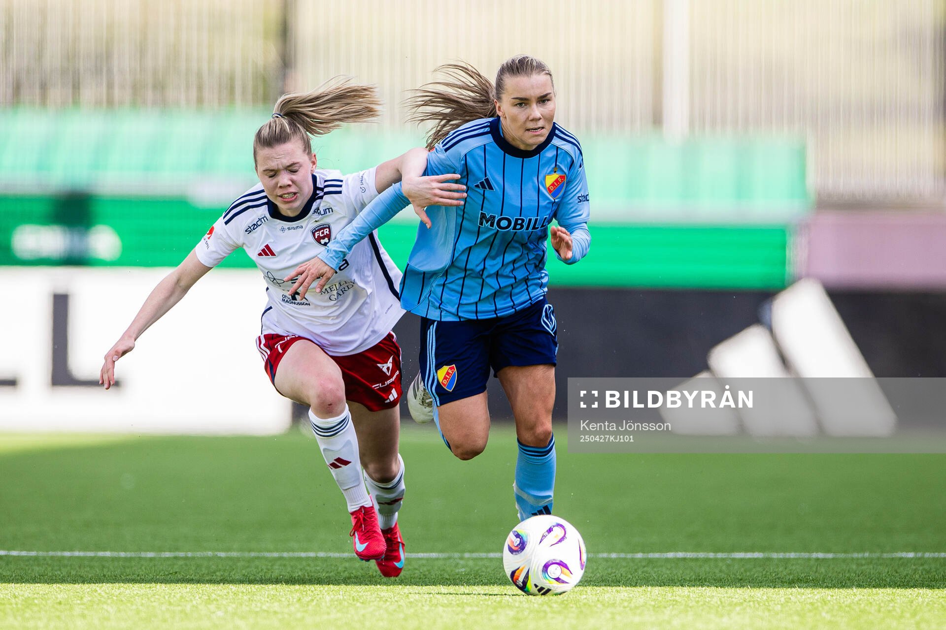Rosengårds Bea Sprung och Djurgårdens Ebba Hed
