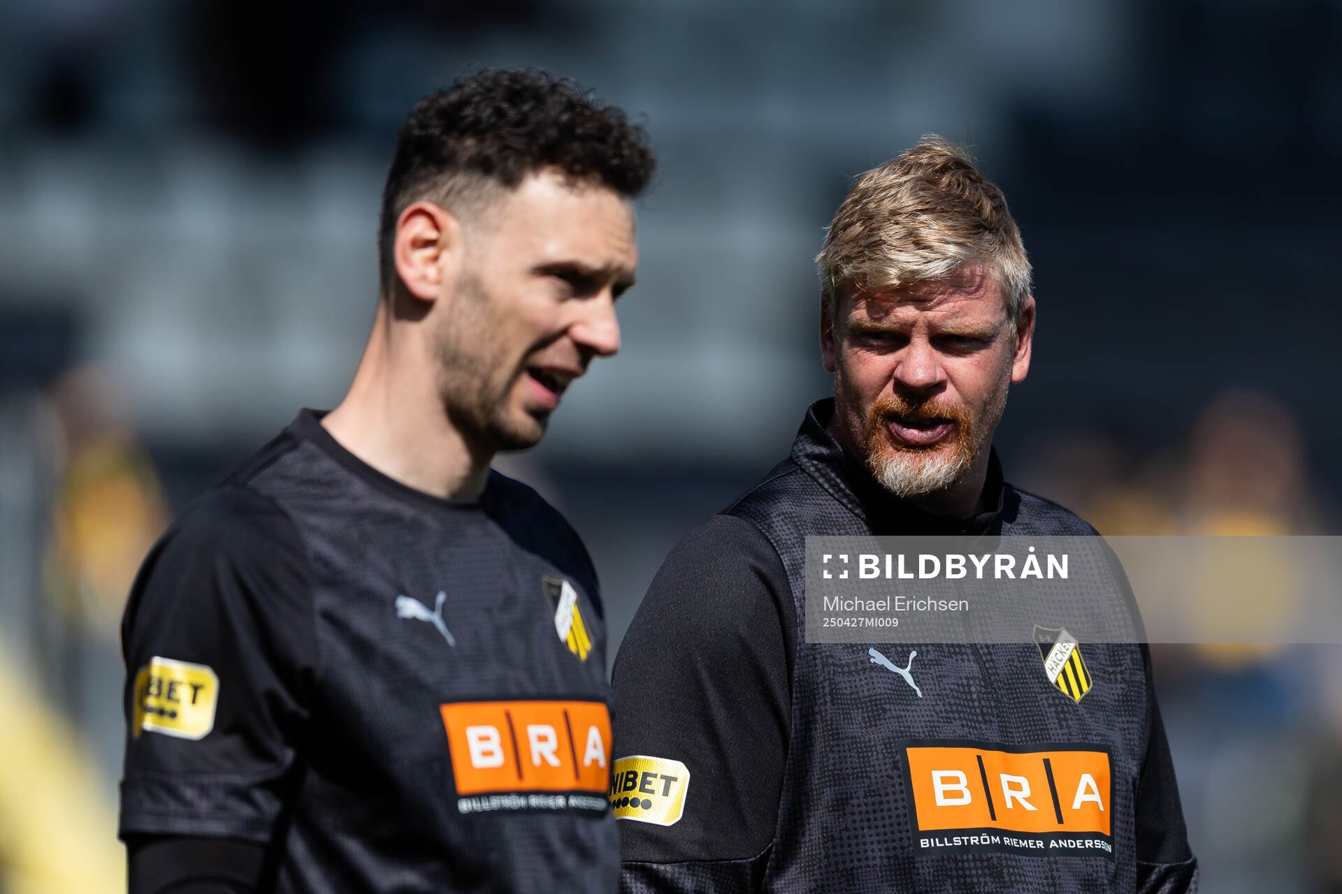 Häckens målvakt Etrit Berisha och målvaktstränare
