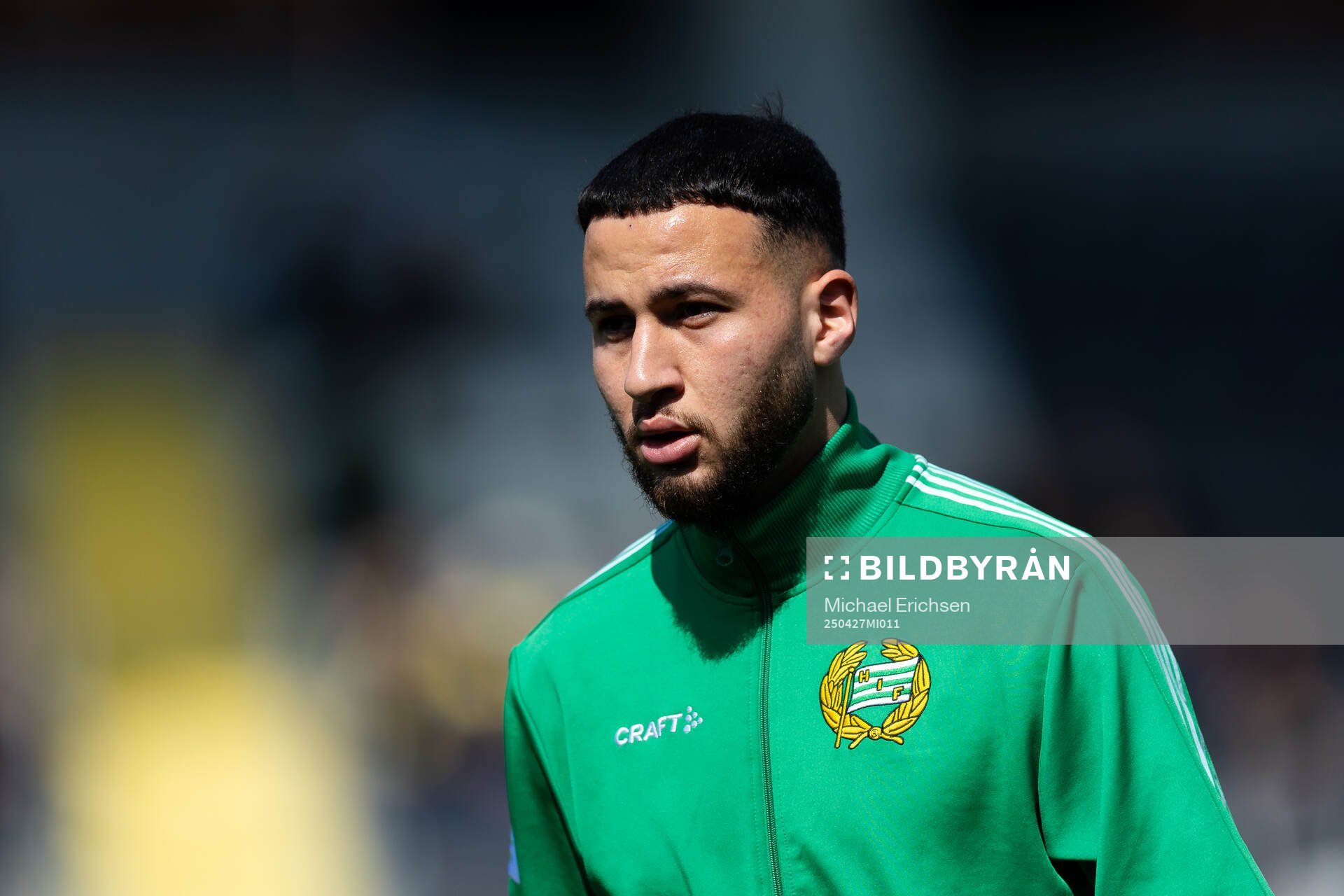 Hammarbys Jusef Erabi värmer upp inför fotbollsmatchen i Allsvenskan mellan Häcken och Hammarby den 27 april 2025 i Göteborg. 