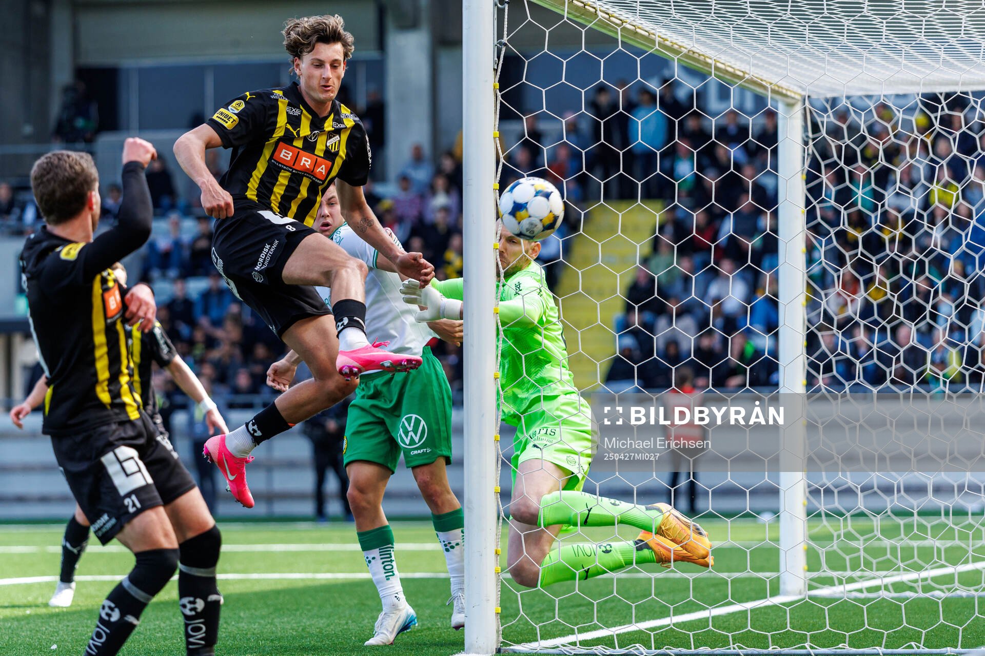 Häckens Silas Andersen under fotbollsmatchen i Allsvenskan mellan Häcken och Hammarby den 27 april 2025 i Göteborg. 