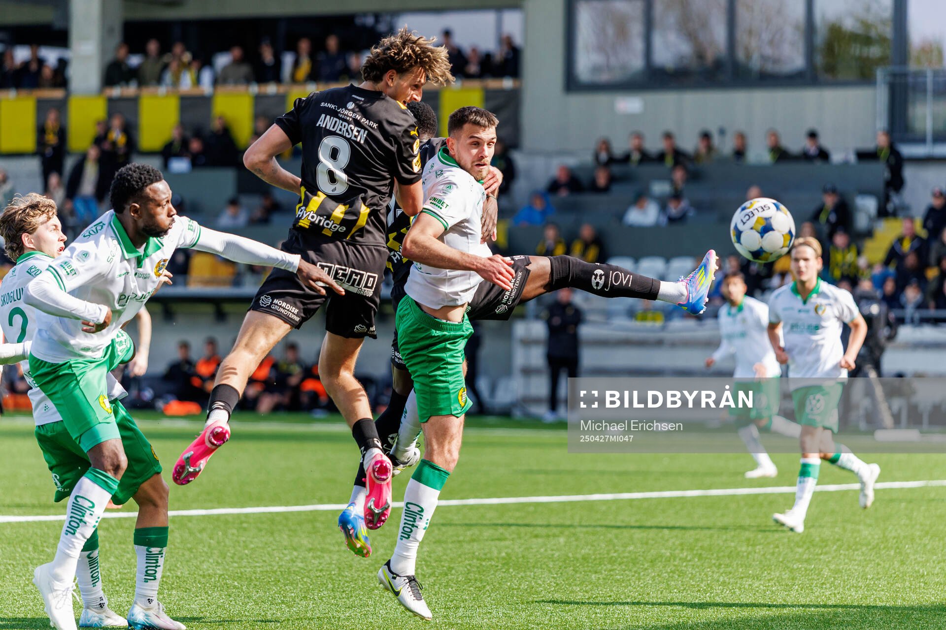 Häckens Silas Andersen nickar in 1-0