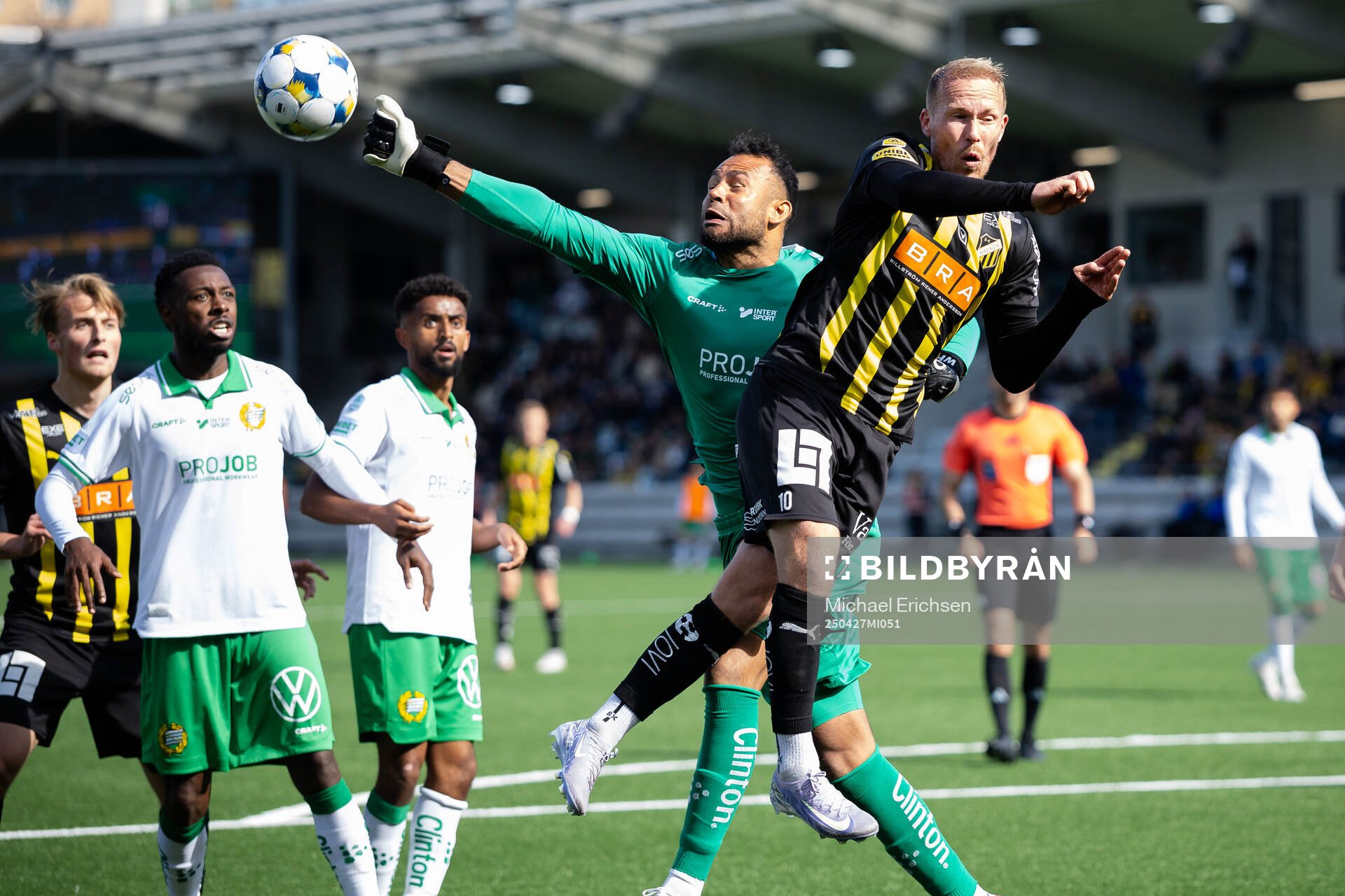 Hammarbys målvakt Warner Hahn och Häckens Mikkel Rygaard