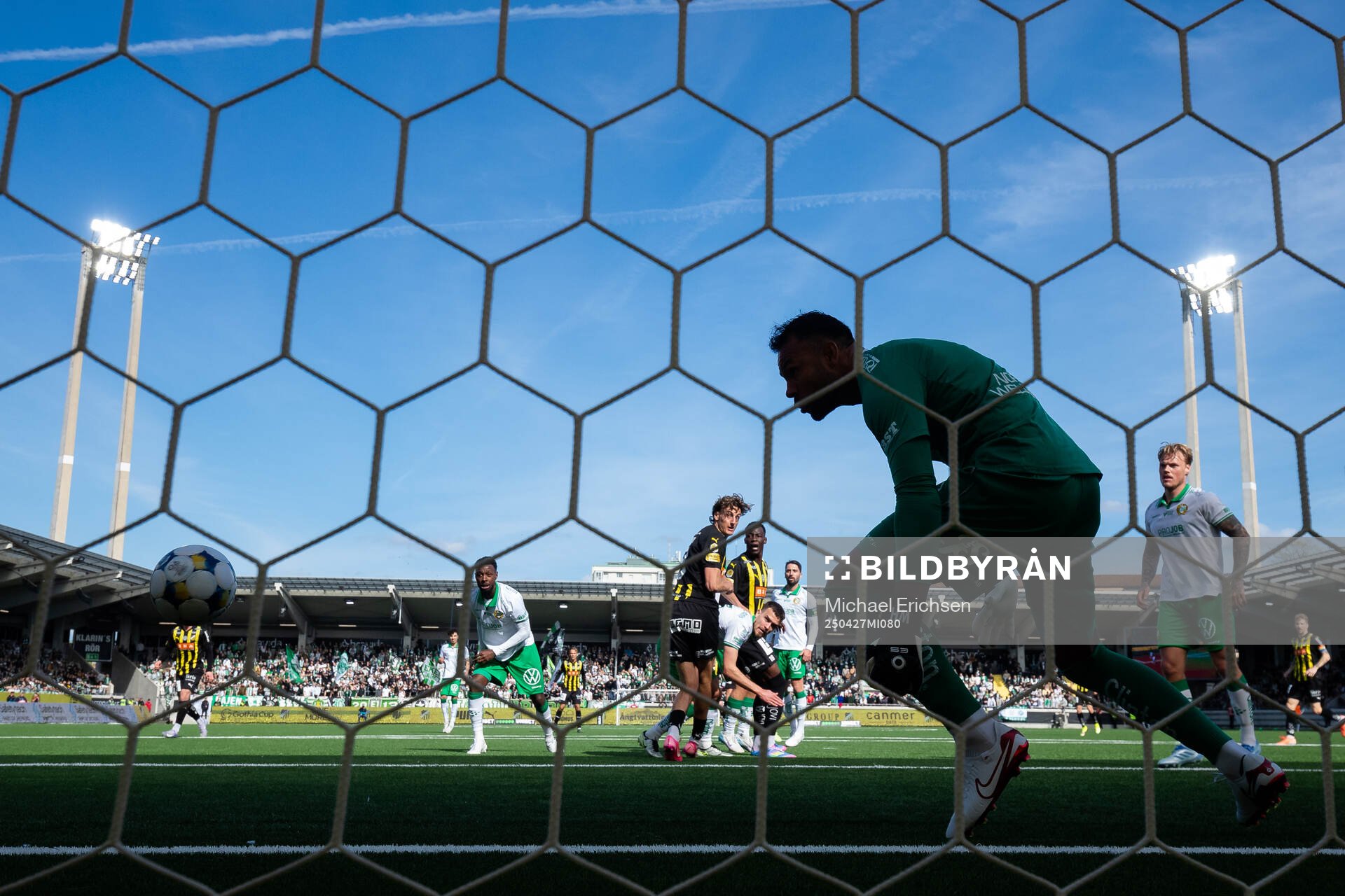 Häckens Silas Andersen nickar in 1-0 i mål bakom