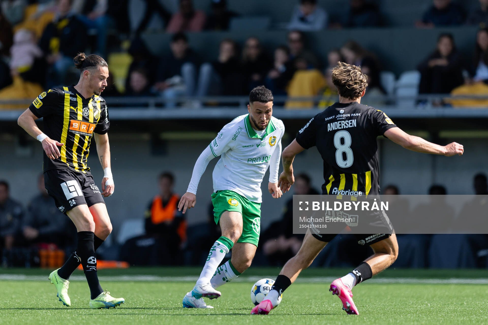 Häckens Amor Layouni och Silas Andersen mot Hammarbys