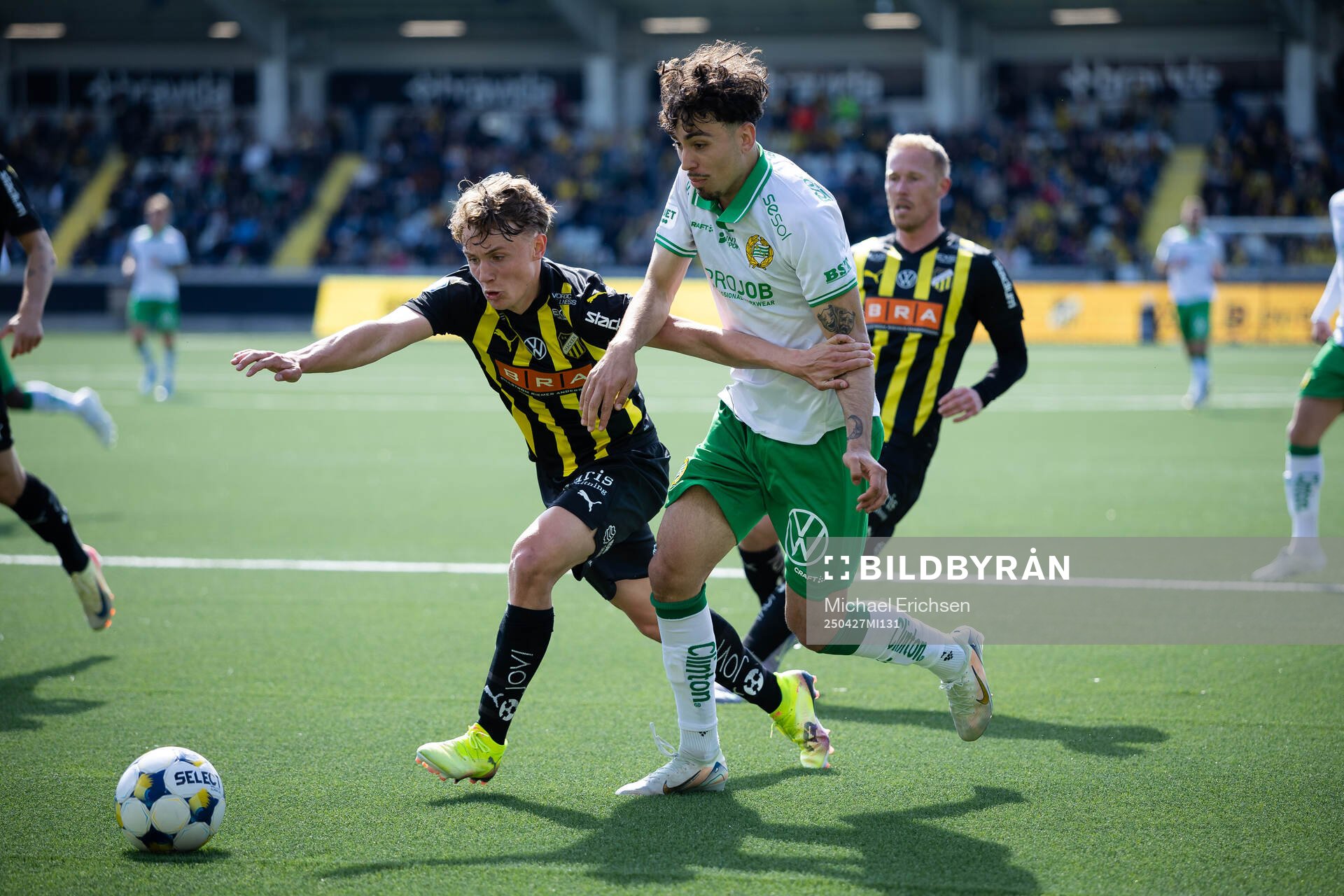 Häckens Filip Öhman och Hammarbys Sebastian Tounekti
