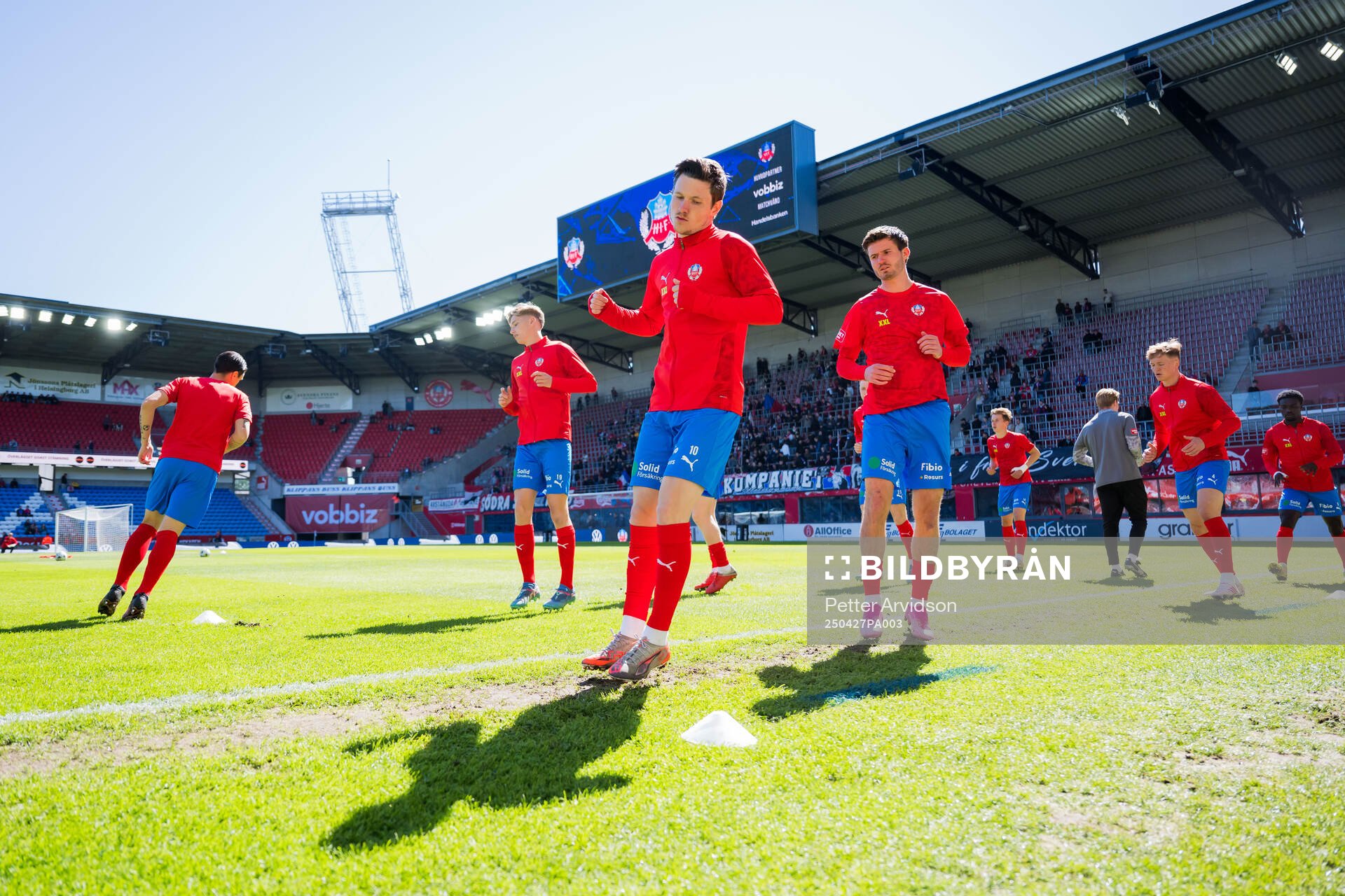 Helsingborgs Max Svensson och Wilhelm Loeper värmer upp