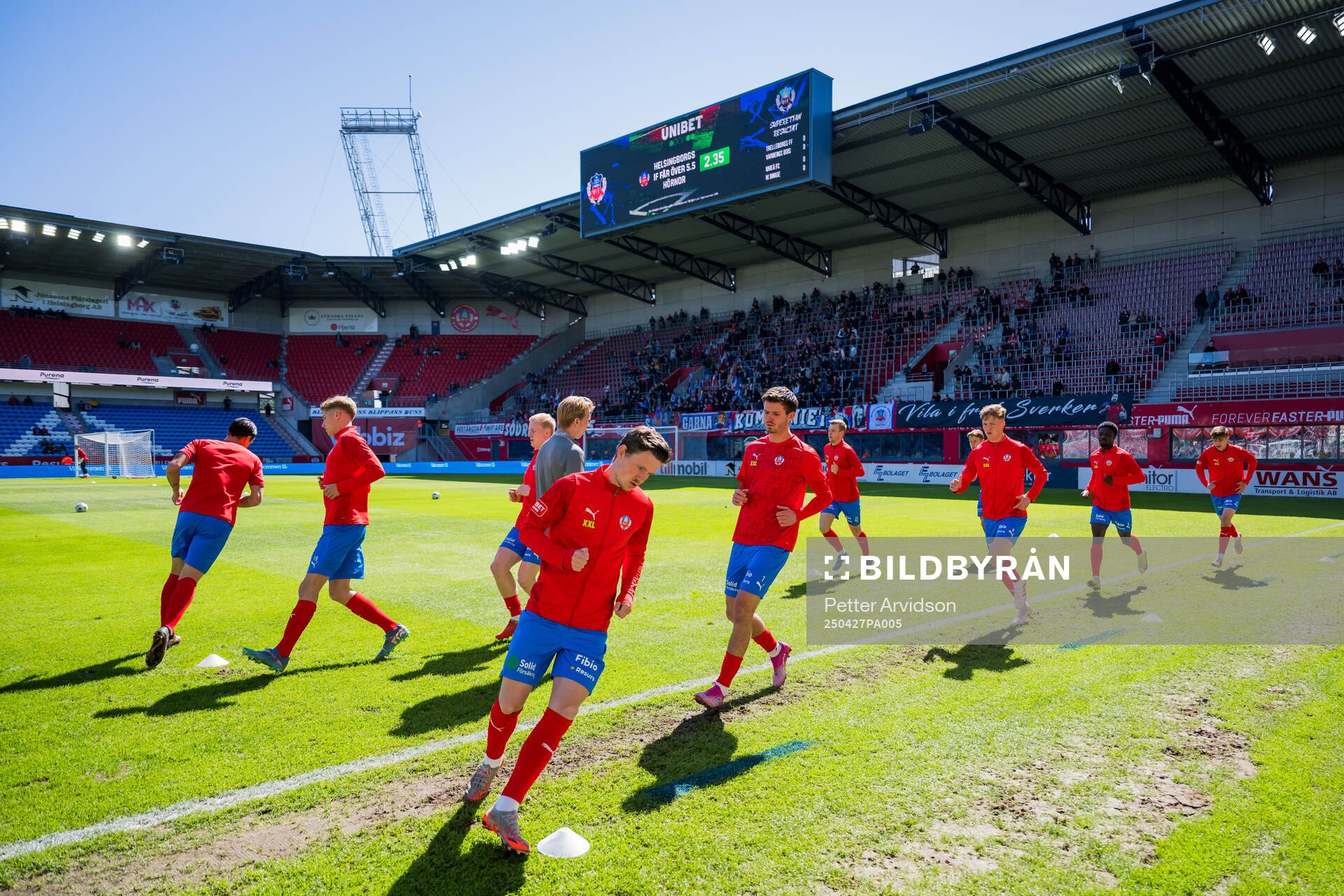 Helsingborgs Max Svensson och Wilhelm Loeper värmer upp