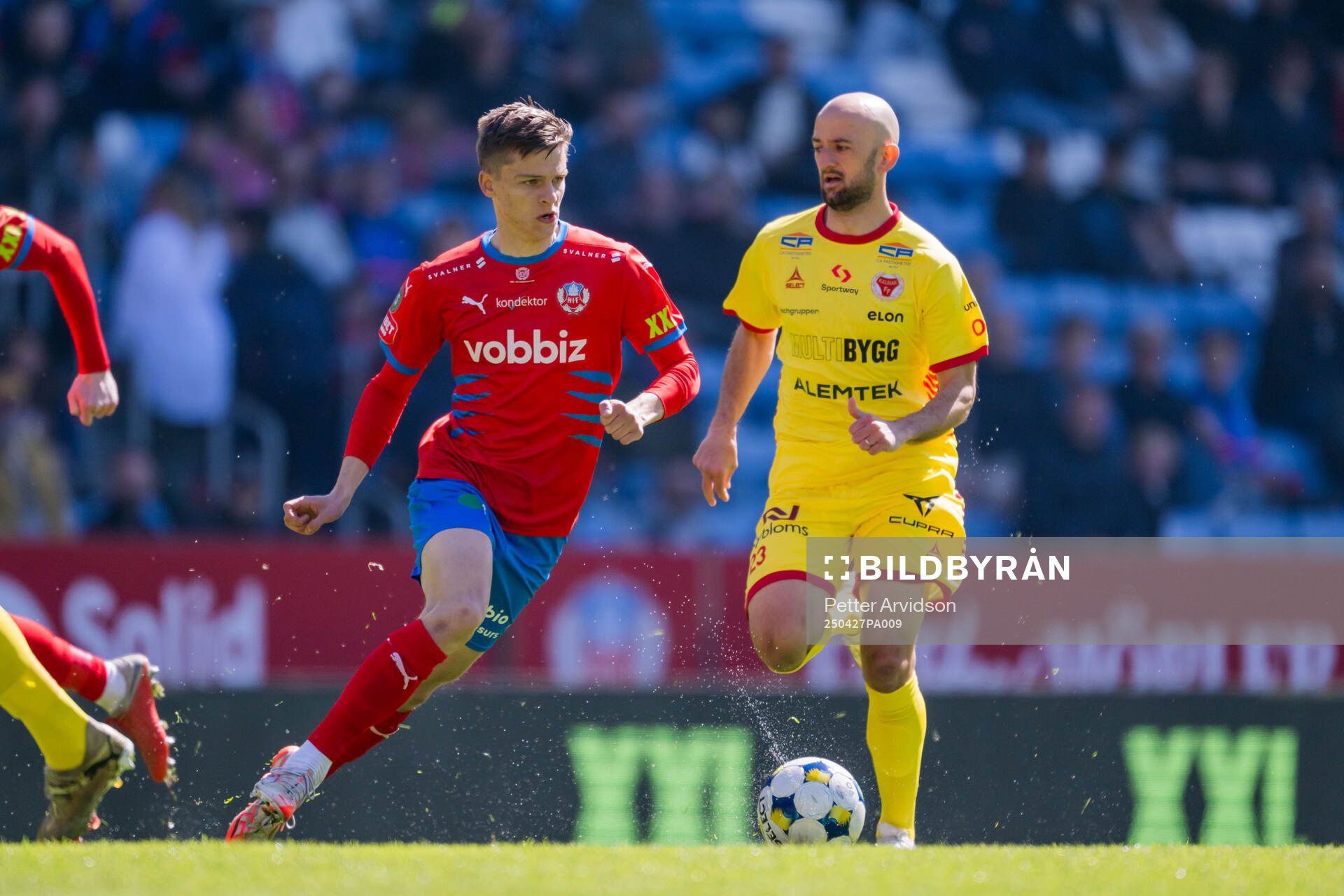 Helsingborgs Adrian Svanbäck och Kalmars Robert Gojani