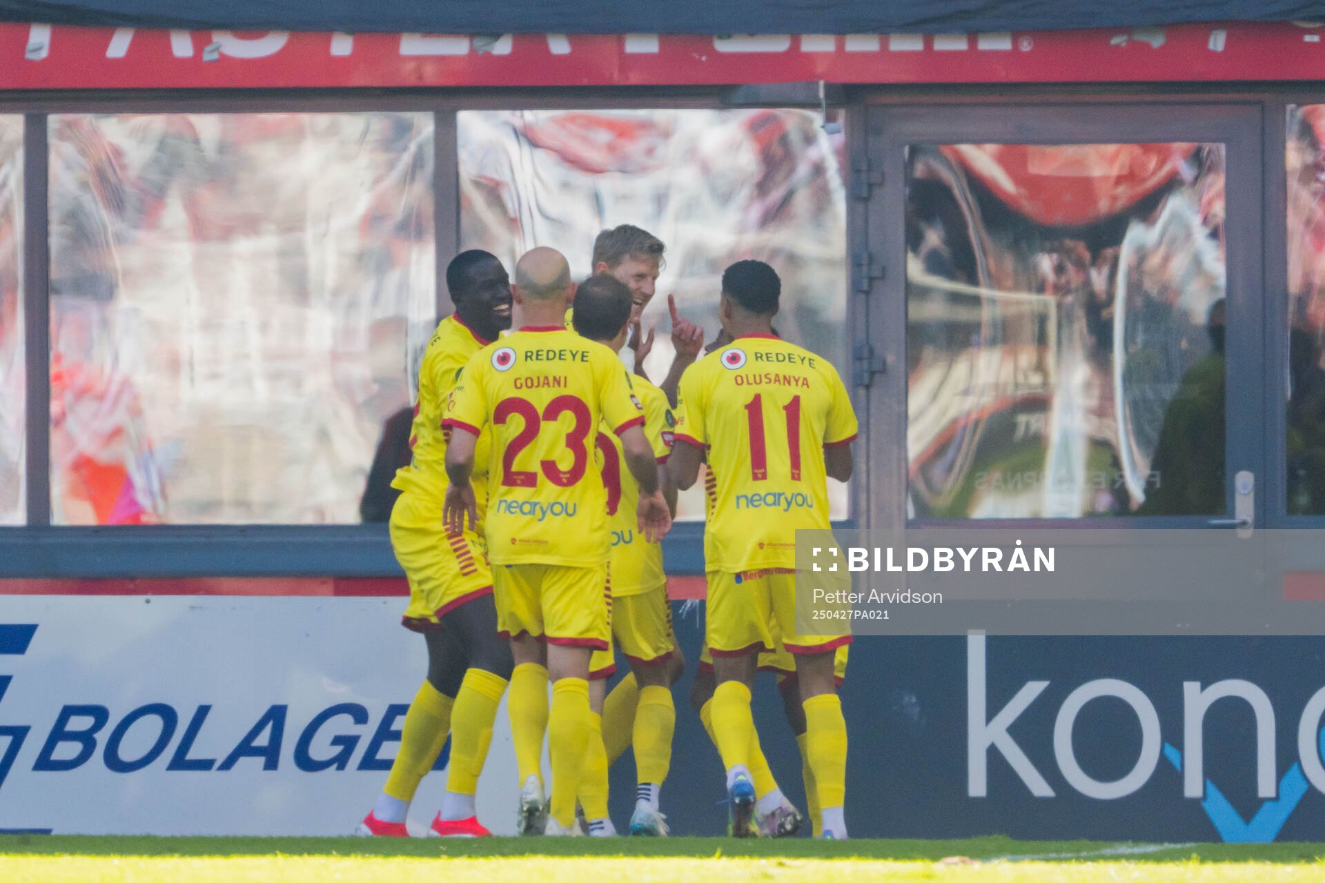 Kalmars Lars Sætra jublar efter 0-2 under fotbollsmatchen i Superettan mellan Helsingborg och Kalmar den 27 april 2025 i Helsingborg. 