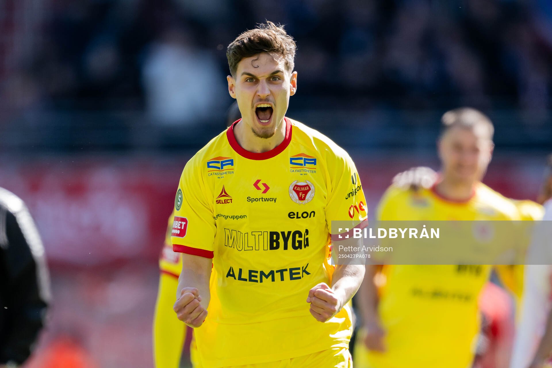Kalmars Camil Jebara jublar efter fotbollsmatchen i Superettan mellan Helsingborg och Kalmar den 27 april 2025 i Helsingborg. 
