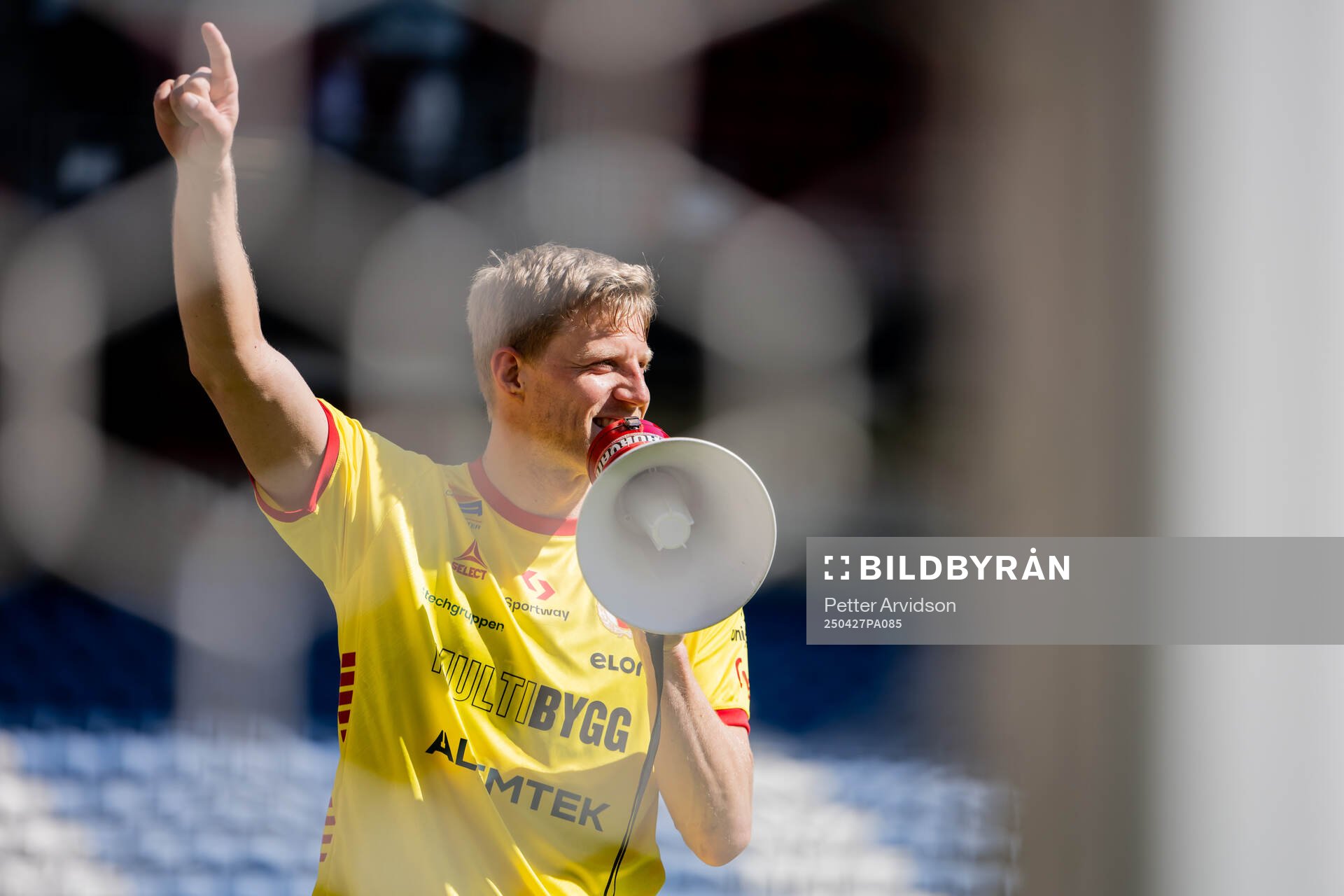 Kalmars Lars Sætra jublar efter fotbollsmatchen i Superettan mellan Helsingborg och Kalmar den 27 april 2025 i Helsingborg. 