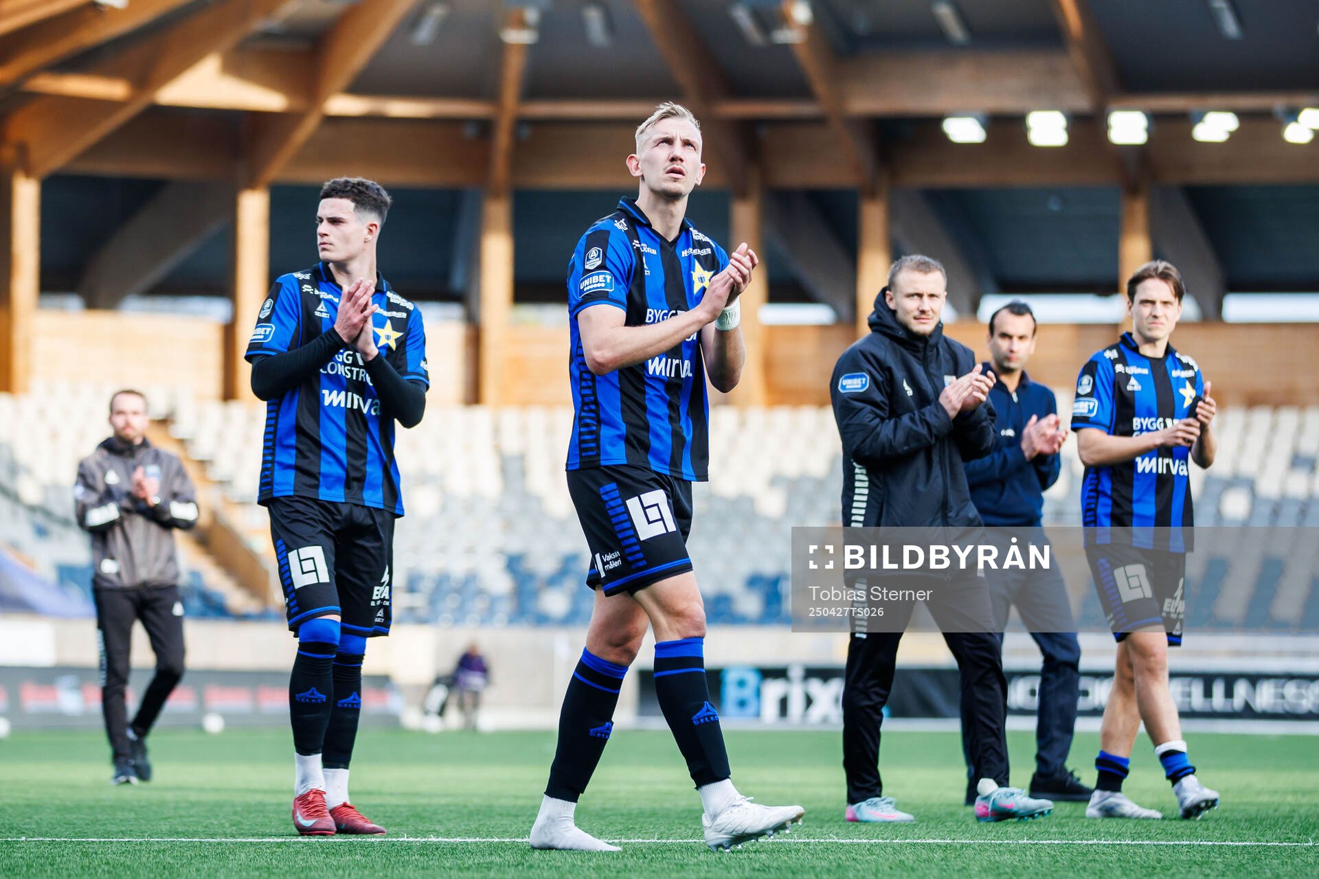 Sirius Robbie Ure och Jakob Voelkerling Persson deppar