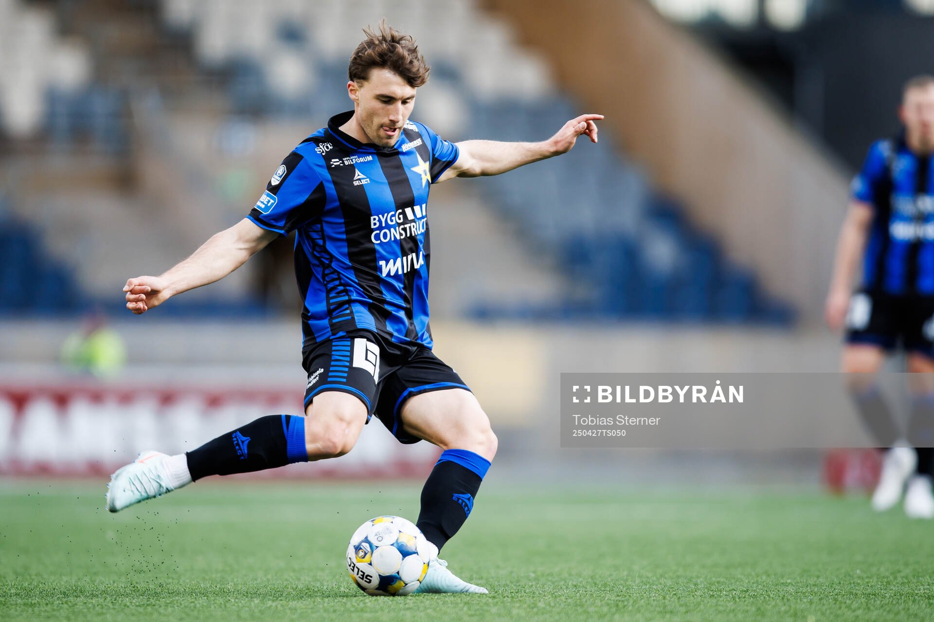 Sirius Bogdan Milovanov under fotbollsmatchen i Allsvenskan mellan Sirius och Halmstad den 27 april 2025 i Uppsala. 