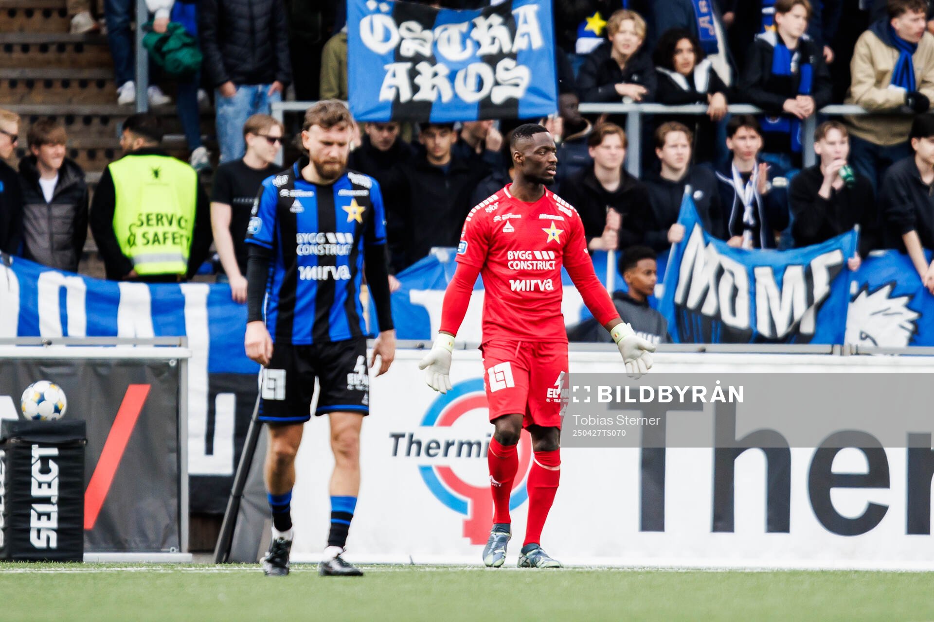 Sirius Simon Sandberg och målvakt Ismael Diawara deppar