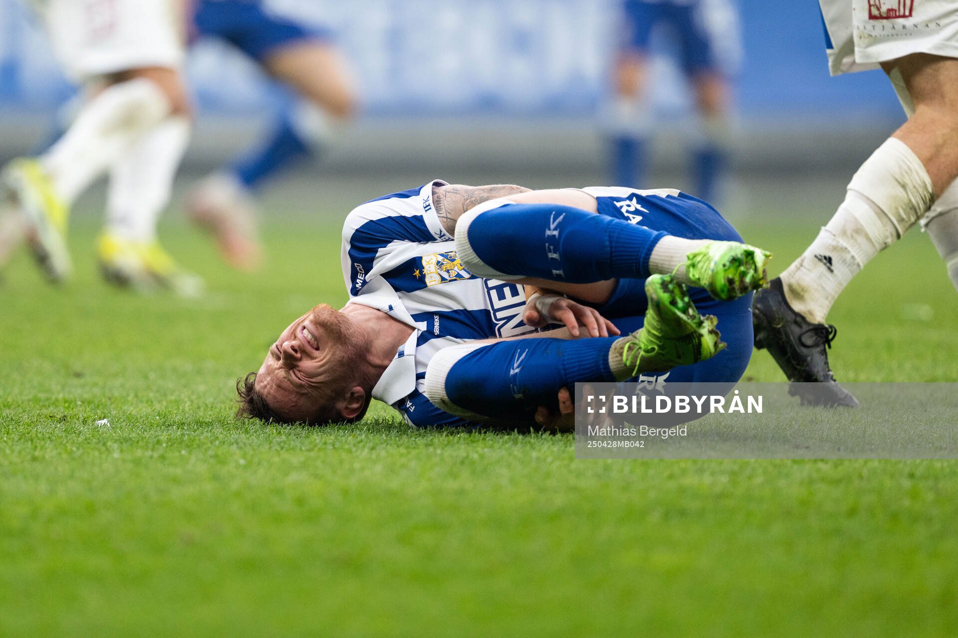 IFK Göteborgs Tobias Heintz har ont under fotbollsmatchen i Allsvenskan mellan IFK Göteborg och GAIS den 28 april 2025 i Göteborg. 