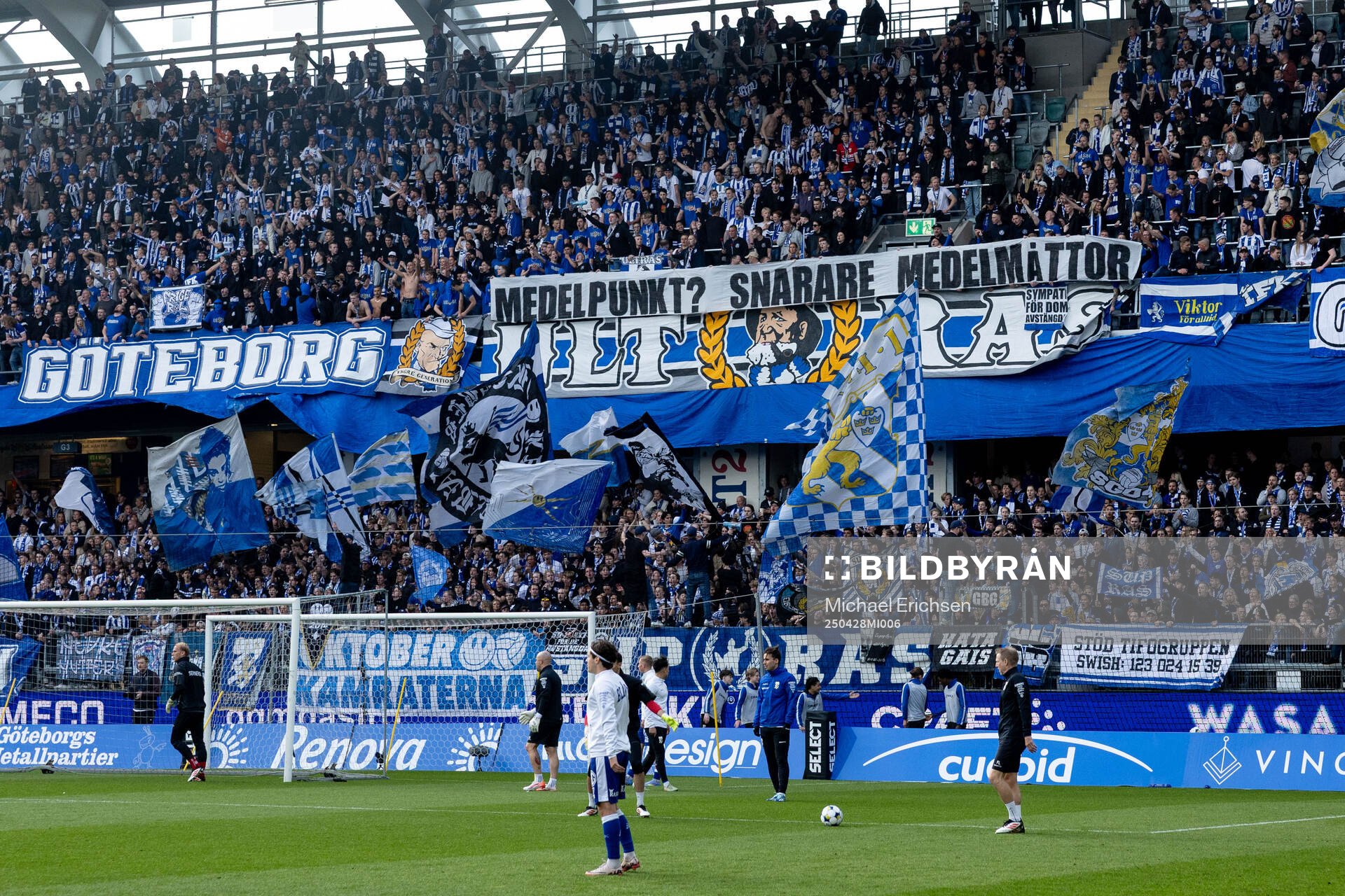 IFK Göteborgs supportrar med en banderoll