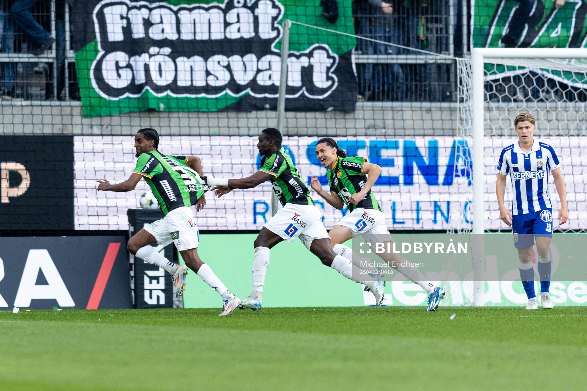 GAIS Harun Ibrahim jublar med Ibrahim Diabate  och Amin