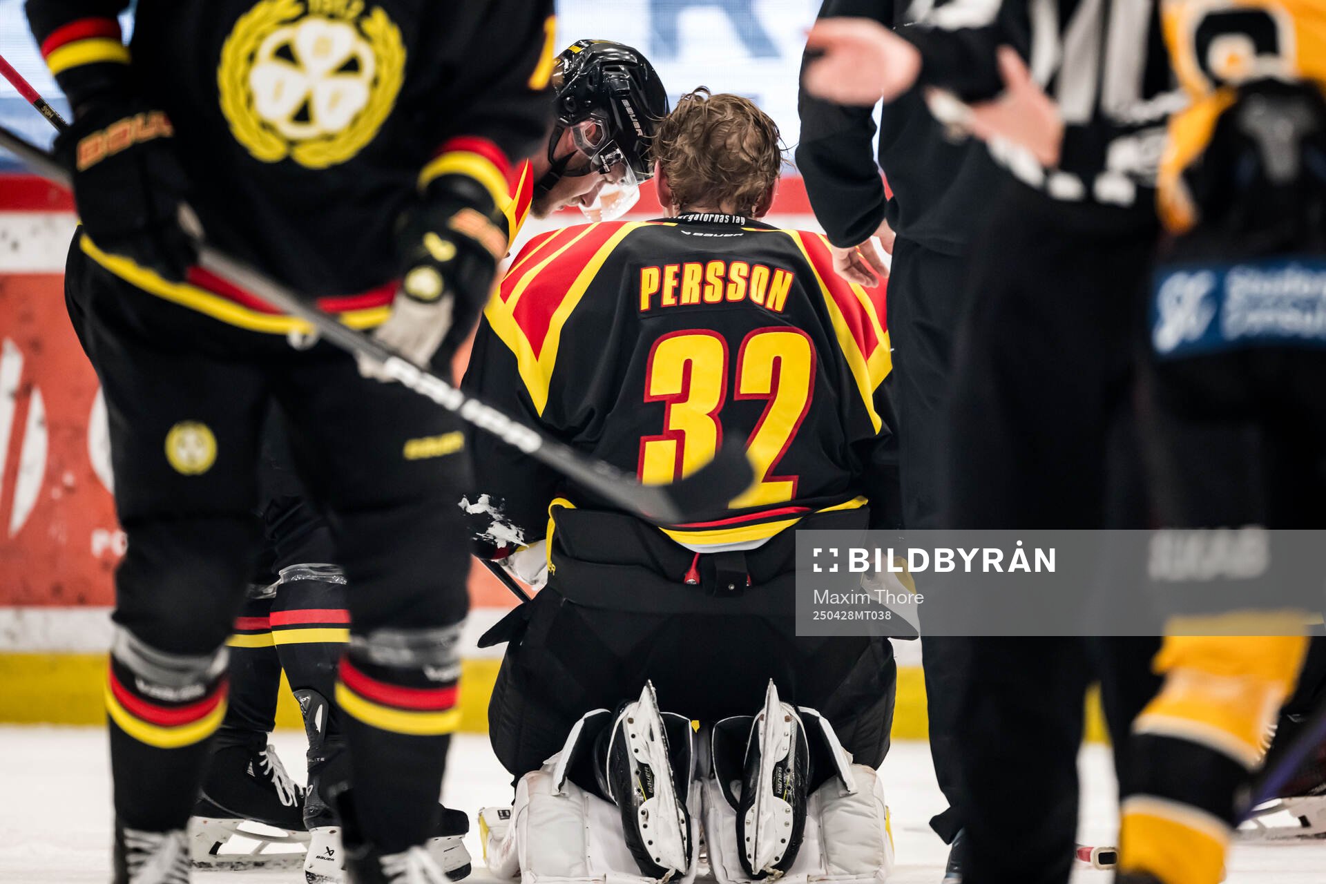 Brynäs målvakt Ludvig Persson har ont