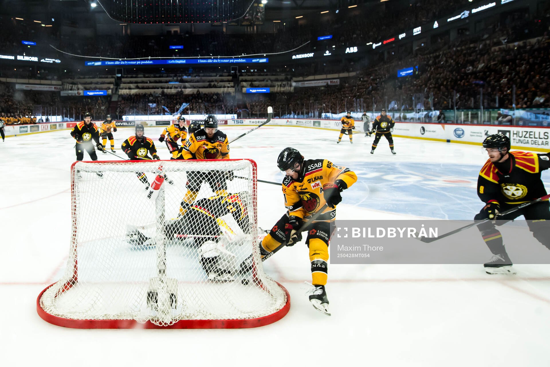 Luleås Brian O'neil och Brynäs målvakt Ludvig Persson