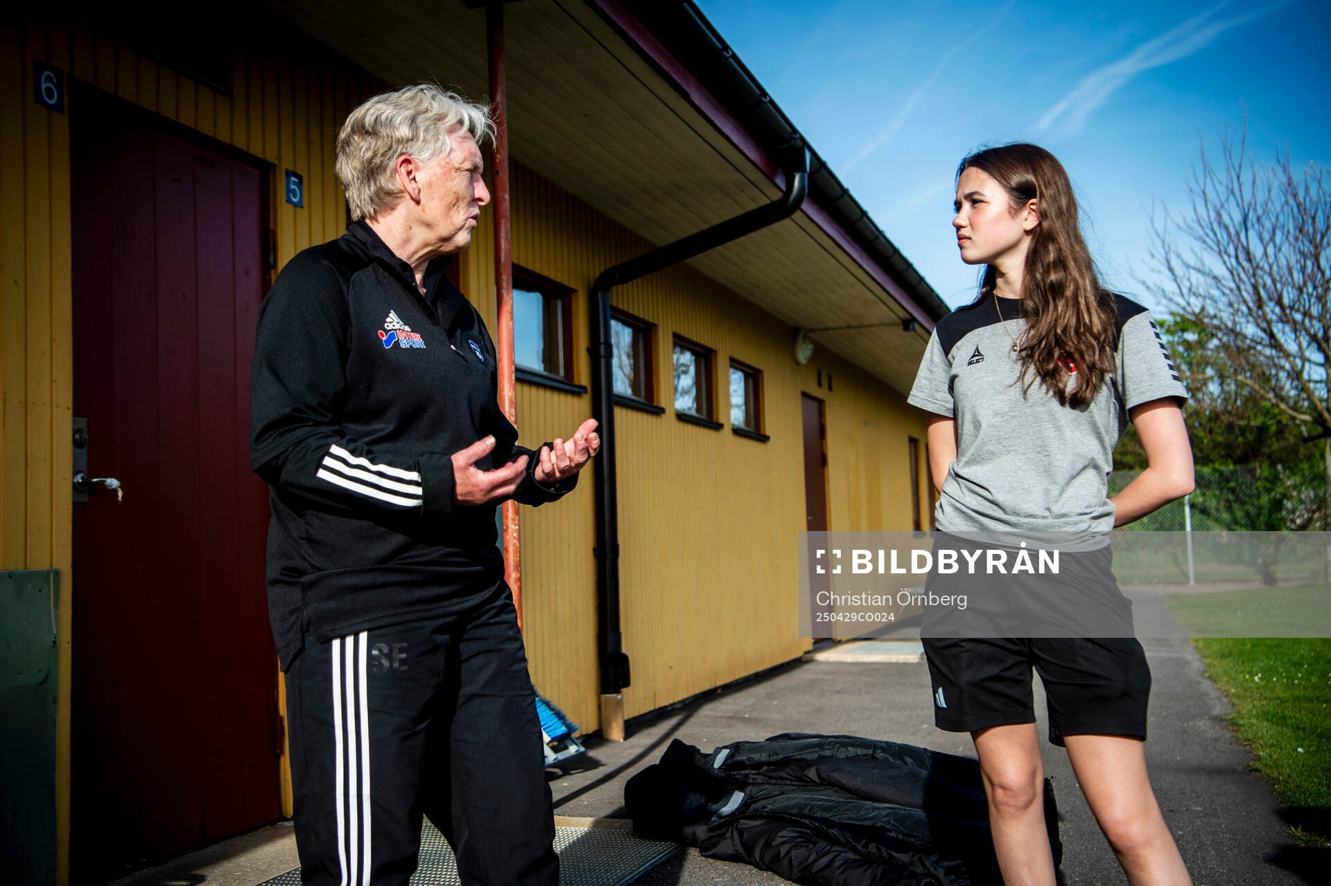 Las Presidentas tränare Susanne Erlandsson i samtal med