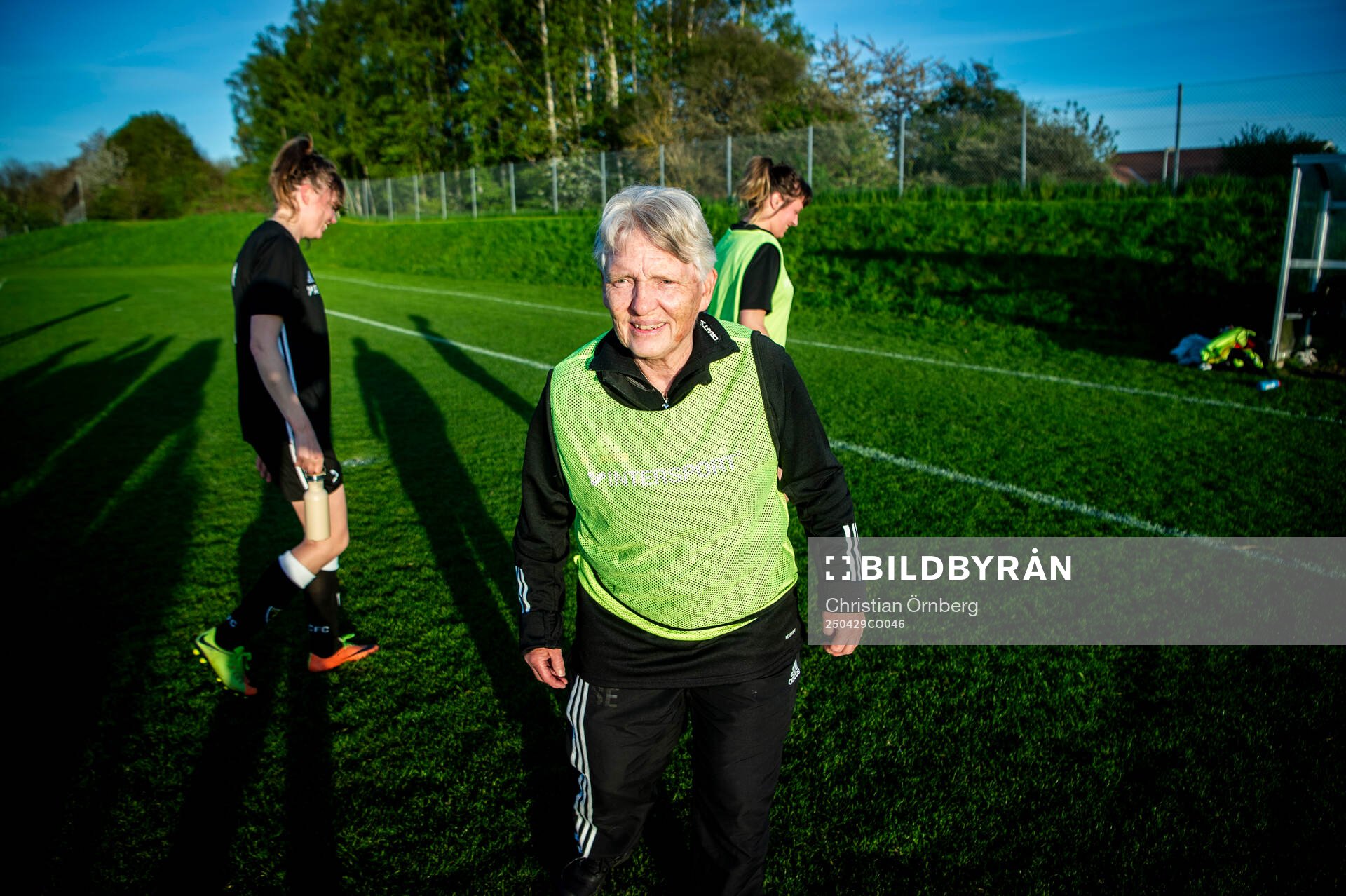 Las Presidentas tränare Susanne Erlandsson efter fotbollsmatchen mellan Las Presidentas och Kulladal den 29 april 2025 i Bunkeflostrand.