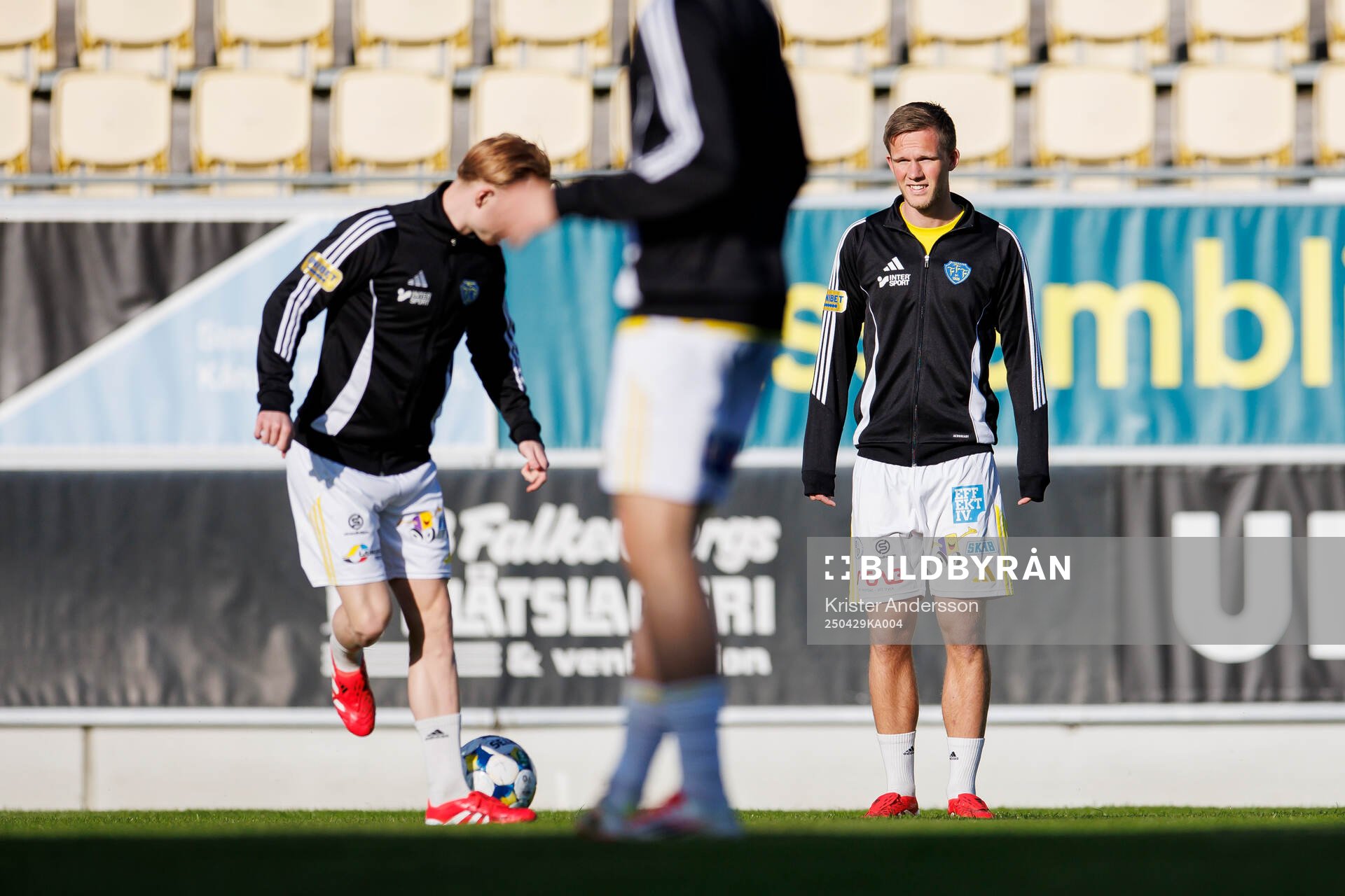 Falkenbergs Tim Stålheden inför fotbollsmatchen i Superettan mellan Falkenberg och Örebro den 29 april 2025 i Falkenberg. 