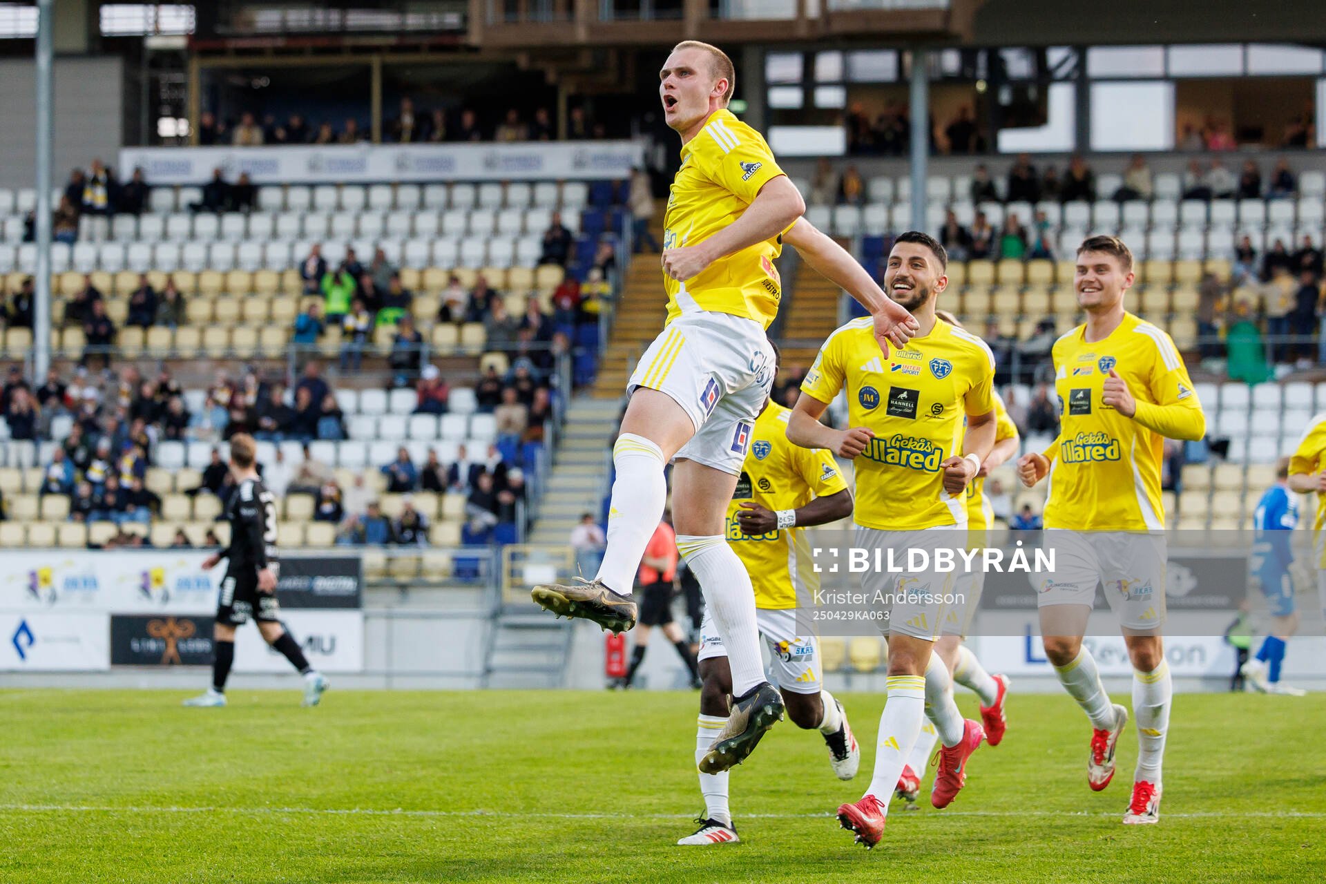 Falkenbergs Nils Bertilsson jublar