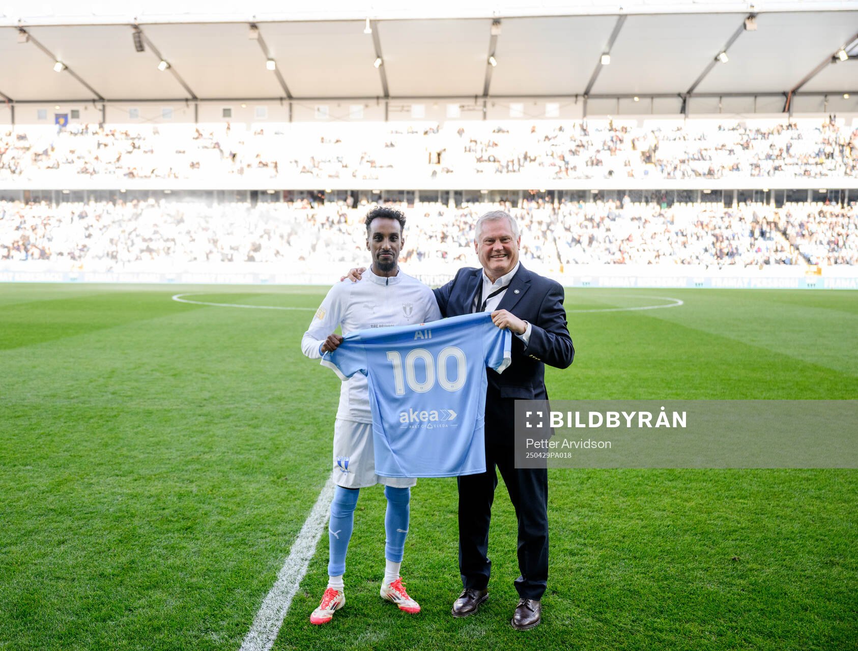 Malmö FFs ordförande Anders Pålsson med Taha Ali som