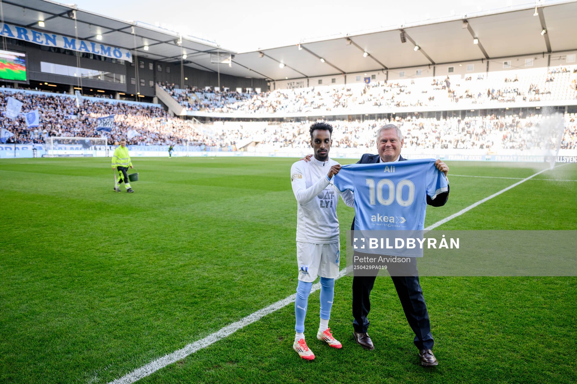 Malmö FFs ordförande Anders Pålsson med Taha Ali som