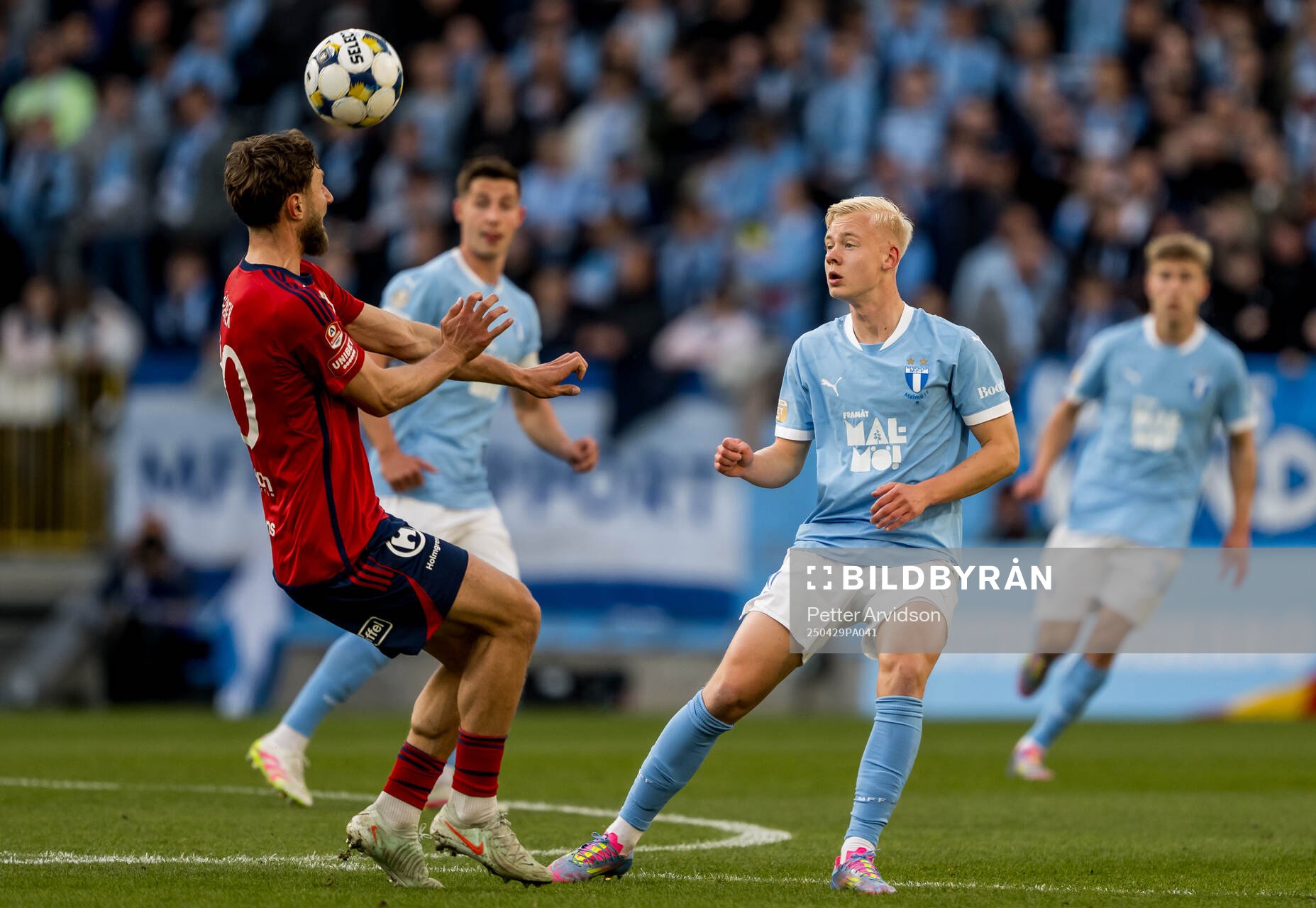 Östers Alibek Aliev och Malmö FFs Otto Rosengren