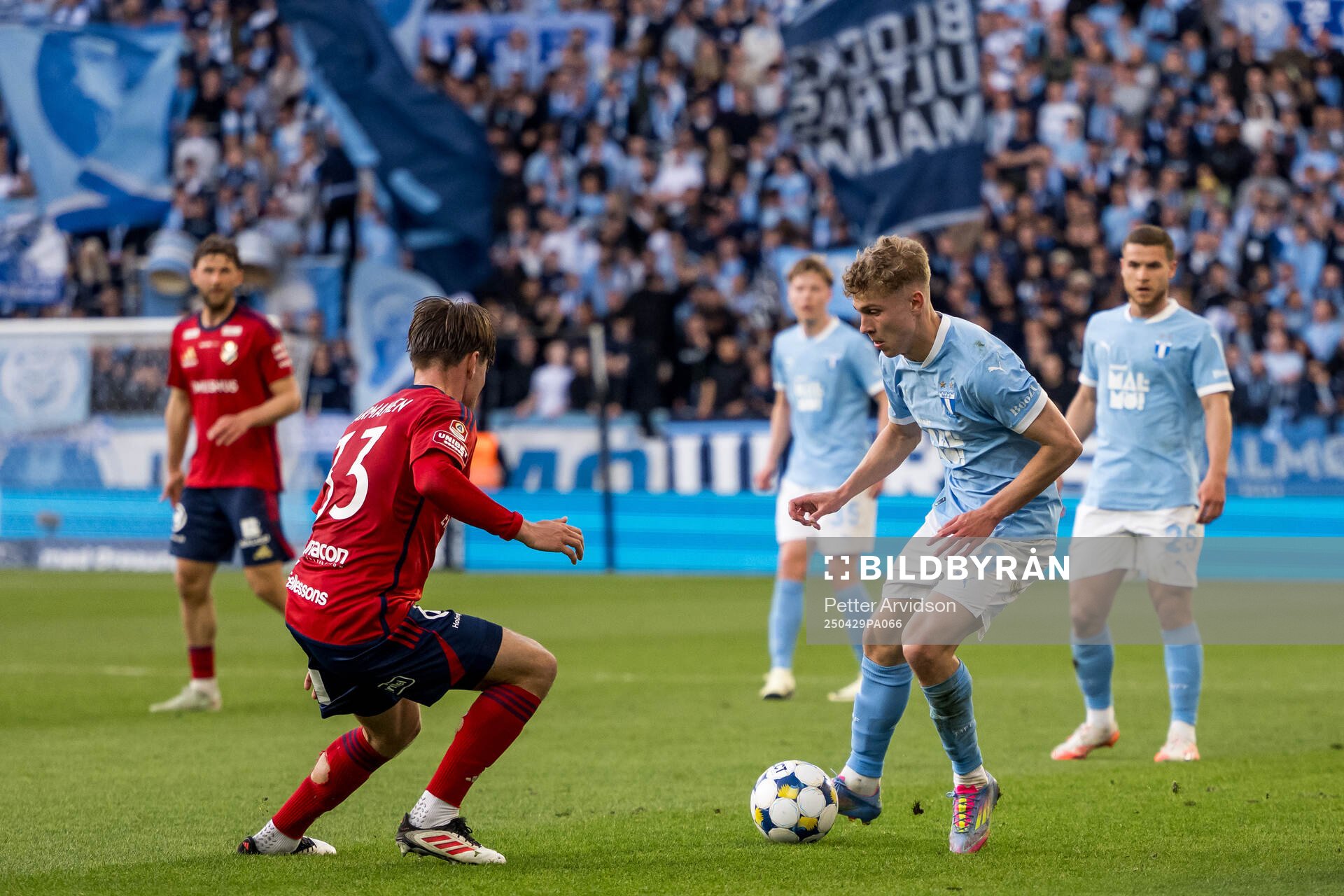 Östers Tatu Varmanen och Malmö FFs Hugo Bolin