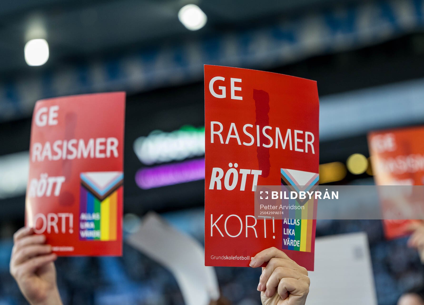 Ge Rasismen Rött Kort (GRRK) under fotbollsmatchen i Allsvenskan mellan Malmö FF och Öster den 29 april 2025 i Malmö. 