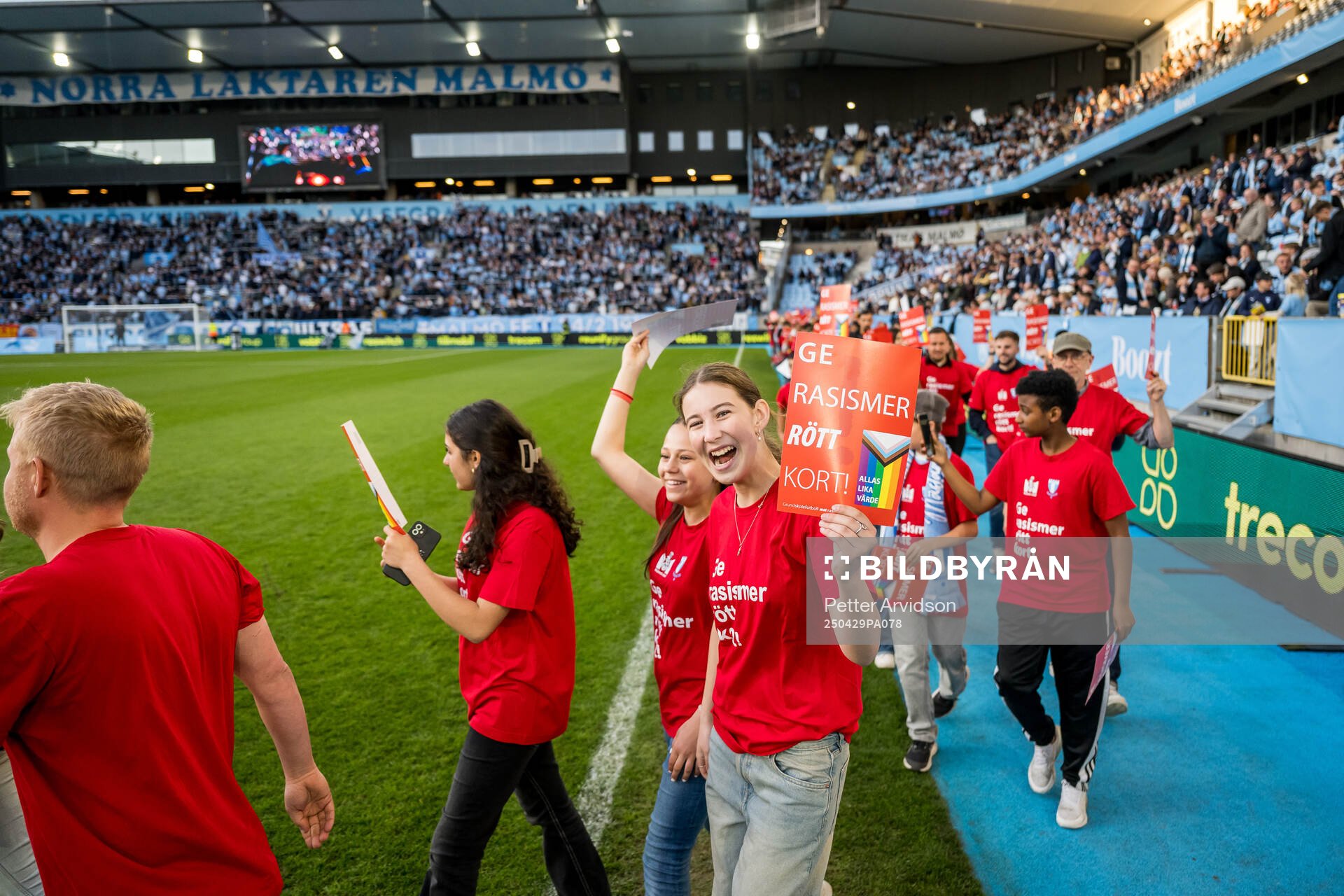 Ge Rasismen Rött Kort (GRRK) under fotbollsmatchen i Allsvenskan mellan Malmö FF och Öster den 29 april 2025 i Malmö. 